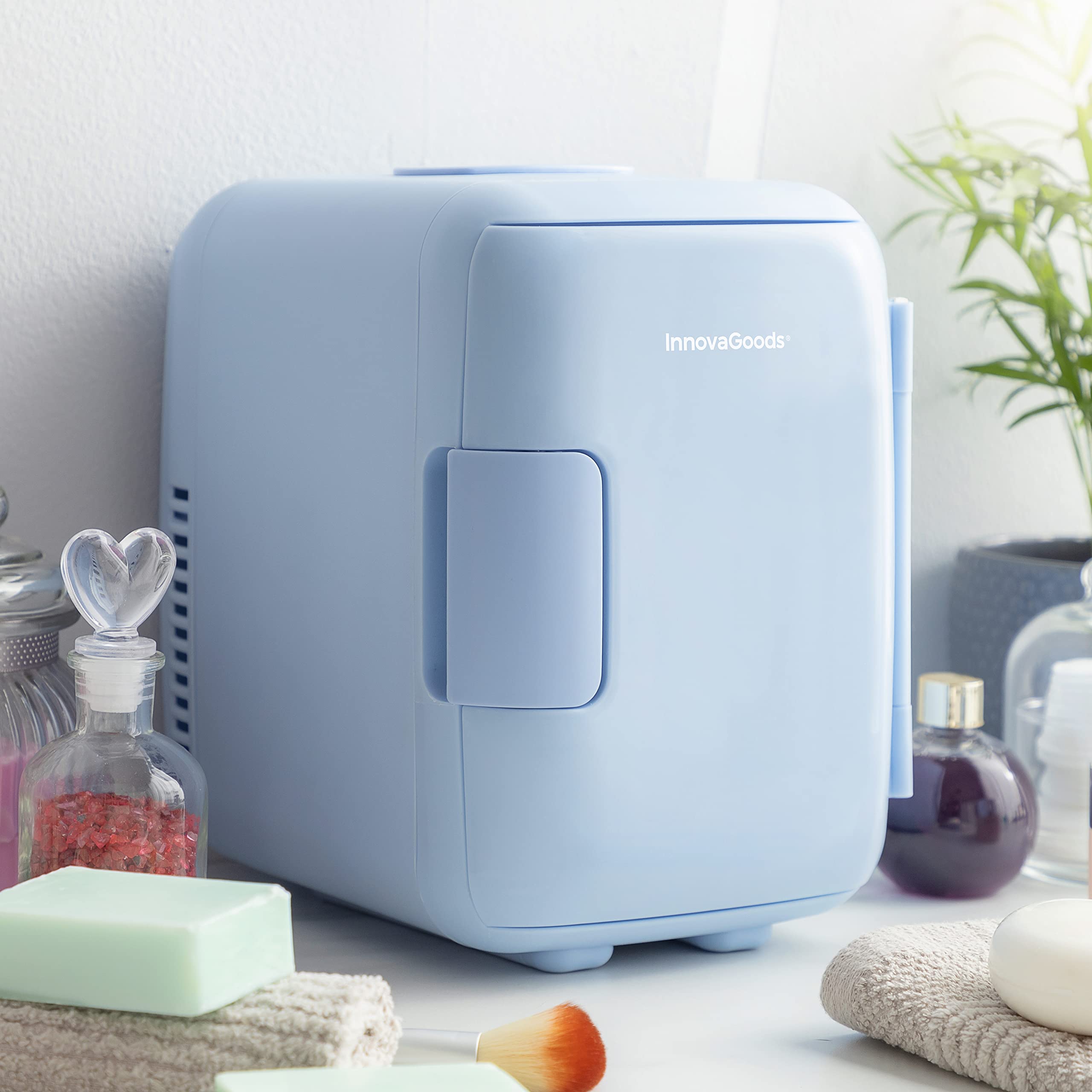 InnovaGoods® Mini nevera portatil para Cosméticos, Nevera pequeña 4L, Mini Nevera para Dormitorio, Coche, Escritorio de Oficina, Dos Marchas -Enfriador y Calentador.