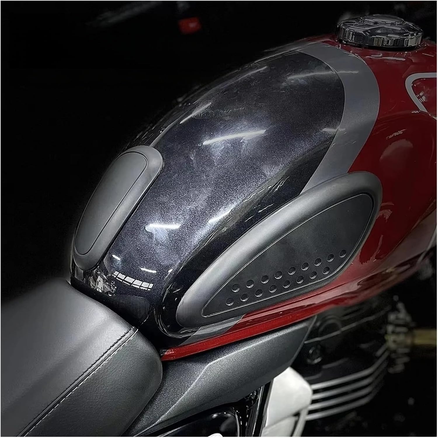 Motorcycle Tank Sticker Motorcycle Accessories Fuel Tank Pad Sticker Sheath Knee Protection for Speed 400 Scrambler 400X 2024-2025.