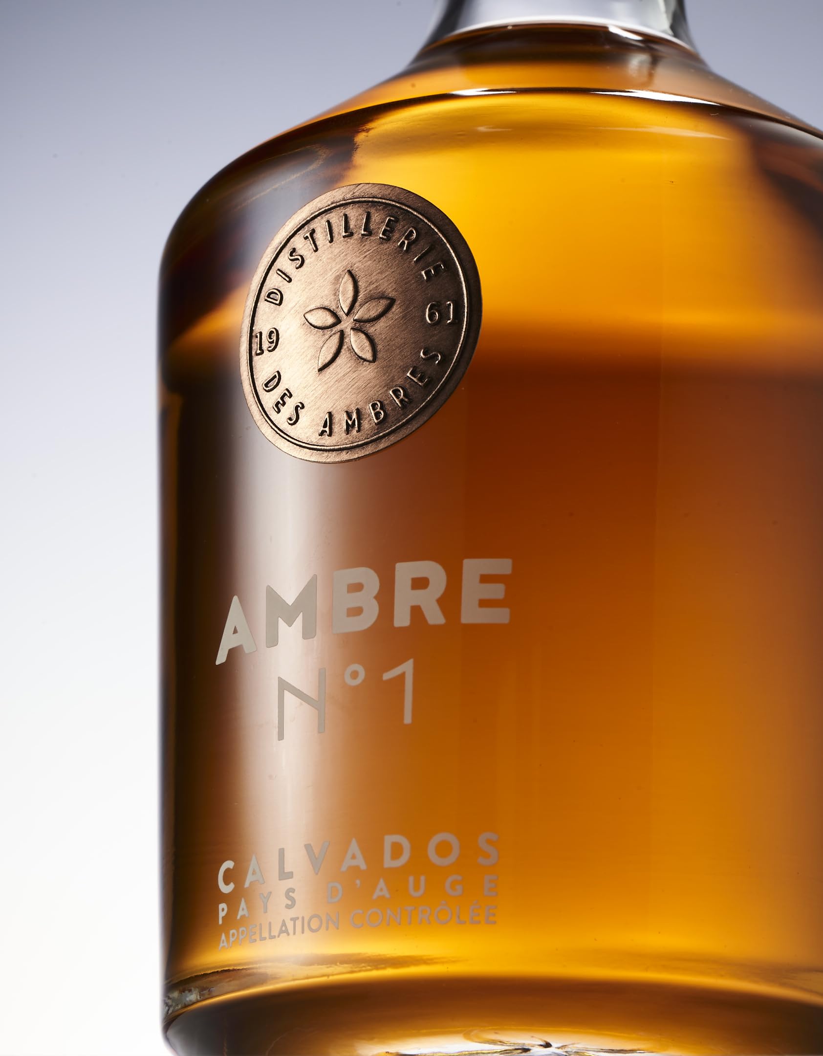 Distillerie des Ambres Calvados Ambre No 1 ‎43% vol. - Calvados aus Pays d'Auge Frankreich (1 x 0.7 l)