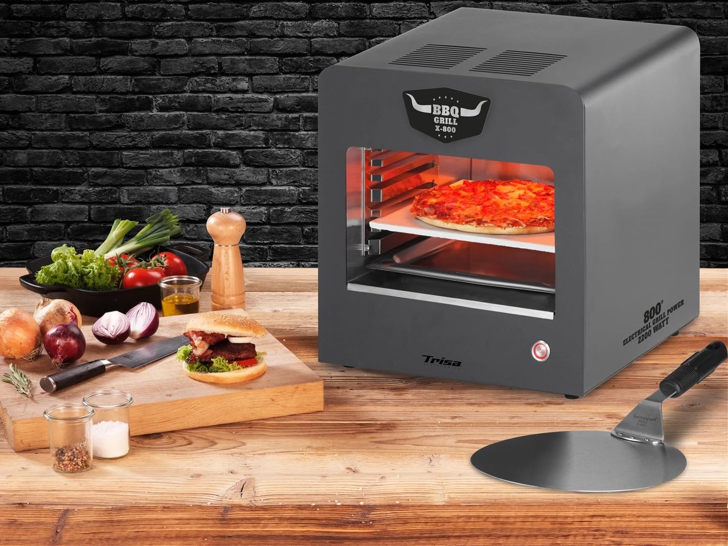 Trisa BBQ Grill X-800 2200W, 800°C Oberhitzegrill, Rauchfrei Indoor Outdoor | 2200W Halogen, 800°C Oberhitze, Pizzastein & Schaufel Inklusive; Grillrost, 2 Auffangschalen, Flaschenöffner