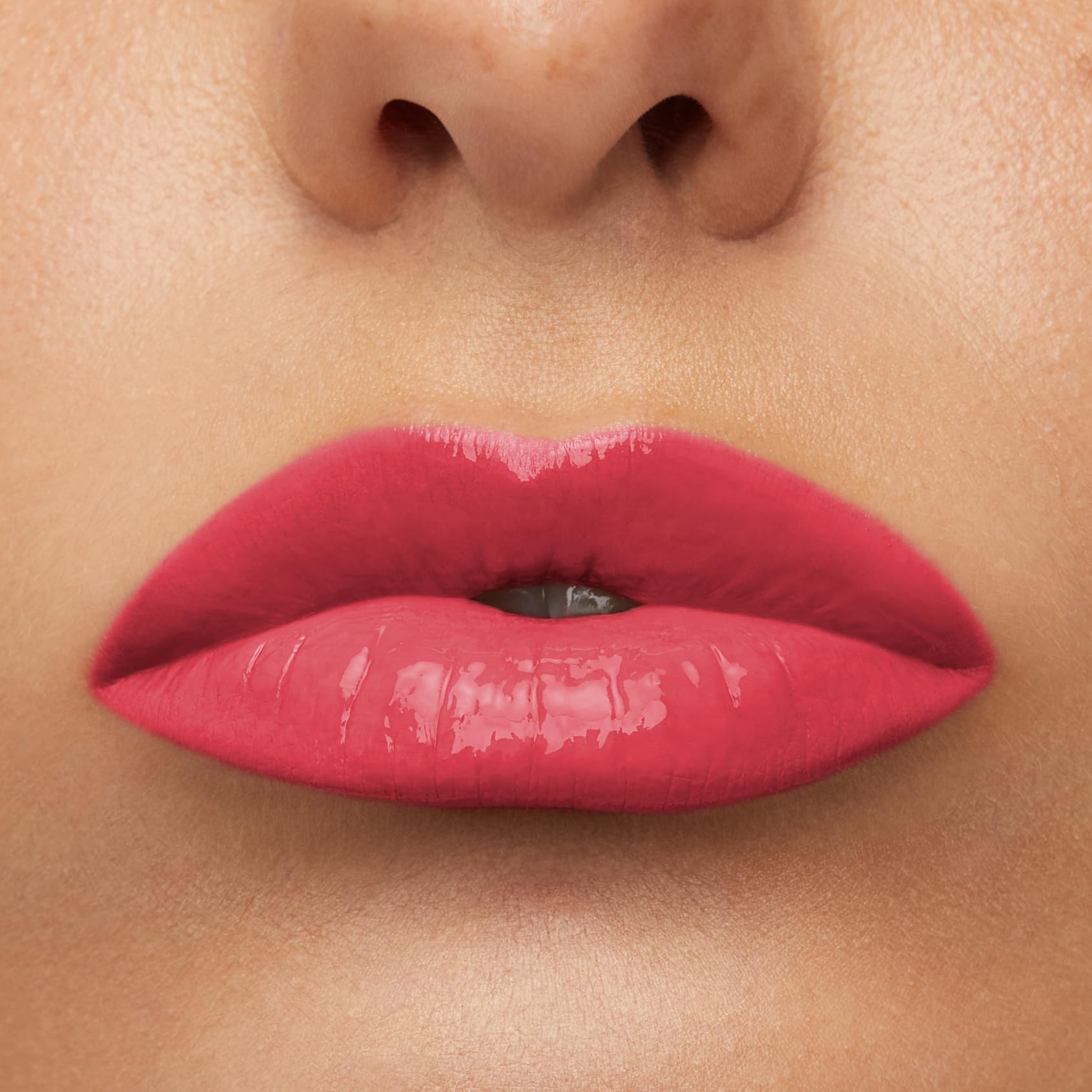 Maybelline New-York - Pomadka w płynie - Efekt błyszczącego winylu - Długotrwała - SuperStay Vinyl Ink Pink - Odcień : Rogue (145)