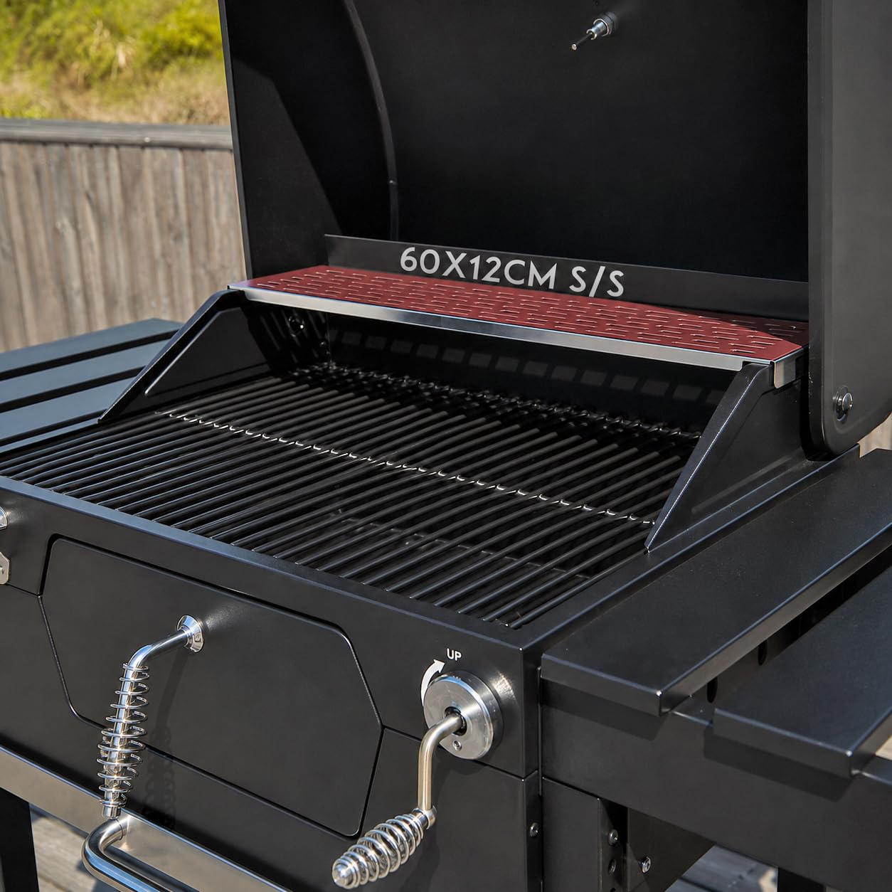 MasterCook Barbacoa de carbón de acero con ruedas resistente y estable con doble parrilla, termómetro y ajuste de la cesta de barbacoa, barbacoa de carbón con estantes laterales