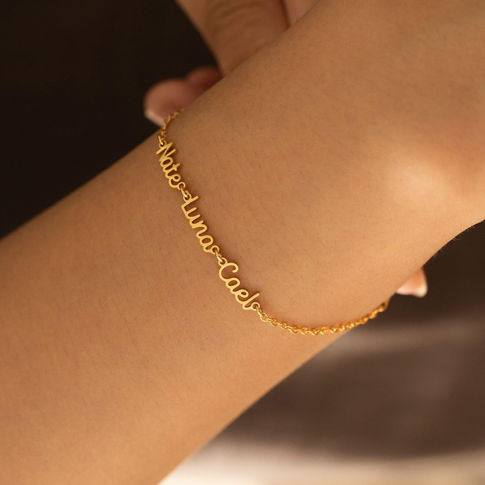 Piccolo bracciale con nome, su misura bracciale con nome, tre bracciali, impilabile bracciali, fatto a mano gioiello, neo mamma damigella per lei