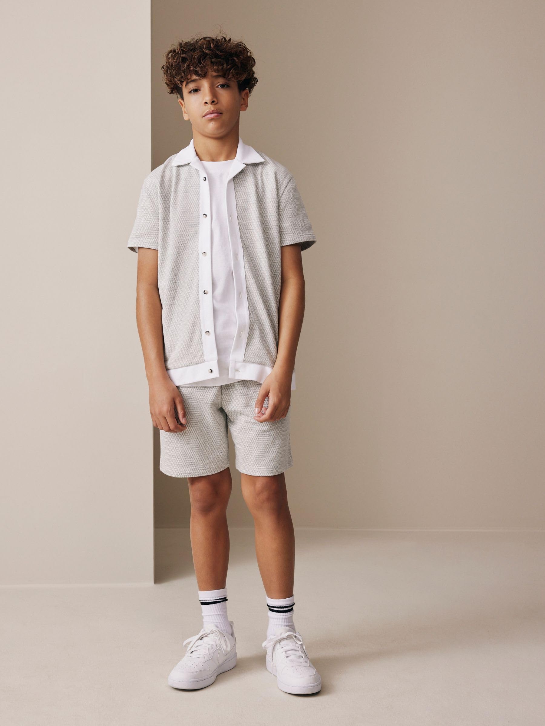 NEXT Jungen Durchgeknöpftes Hemd mit Revers und Shorts im Set
