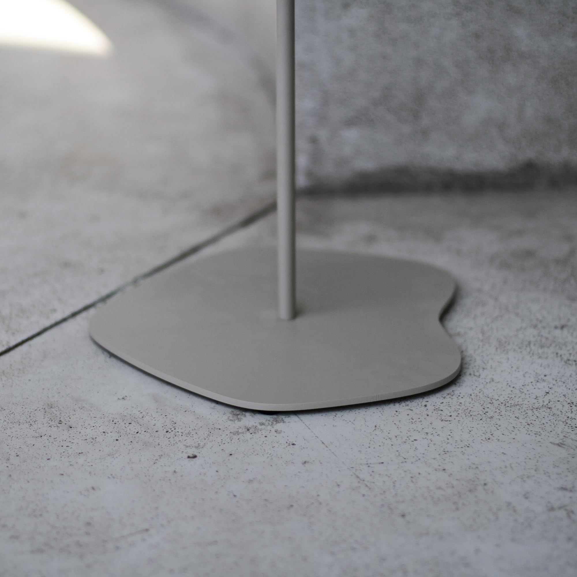 casa.pro Tavolino da Giardino con Manico Tavolo da Caffè con Piano Rotondo da Interno, Esterno per Balcone Terrazza Patio Salotto (AxØ) 57x38 cm in Acciaio - Colore Champagne