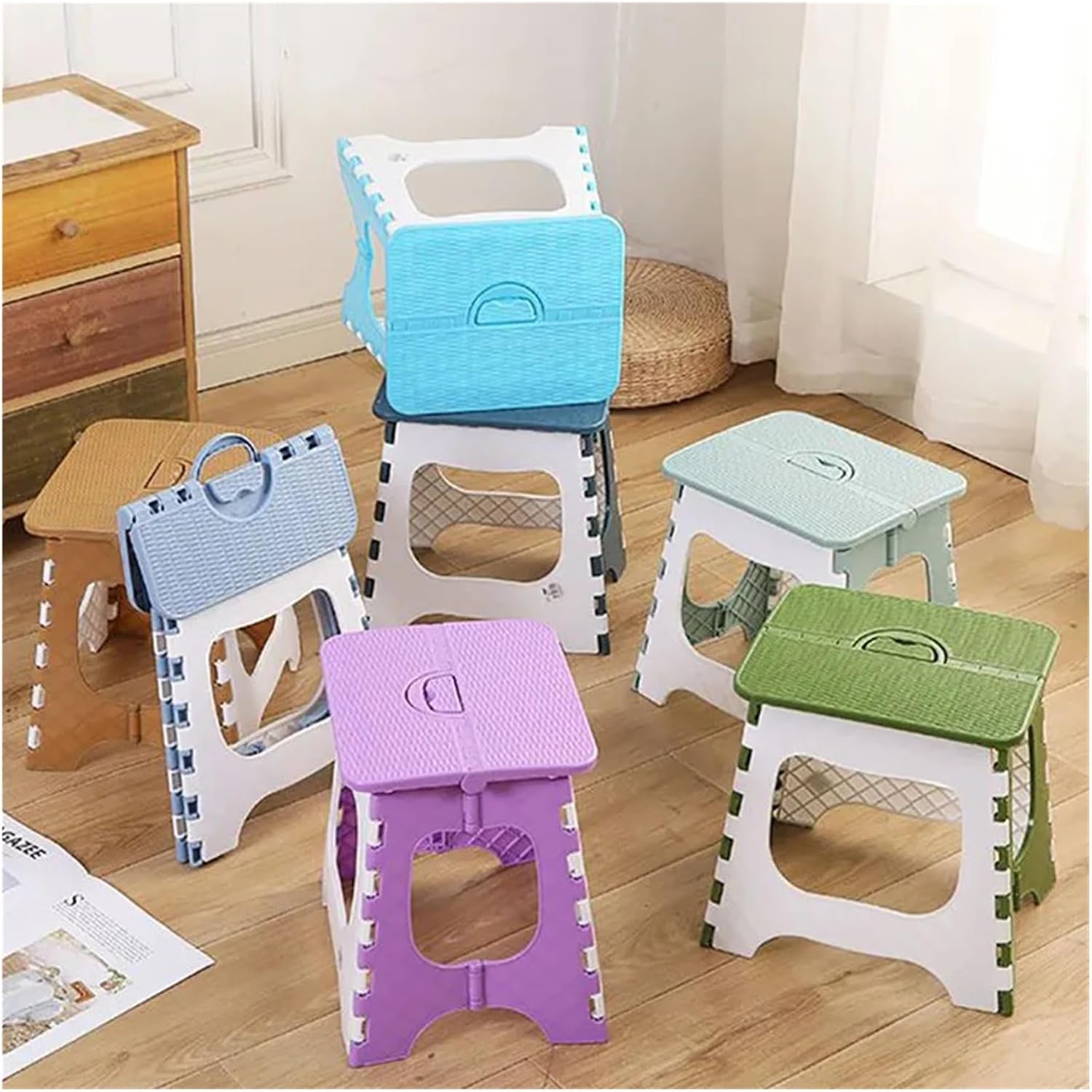 Folding Plastic Stool Outdoor Portable Chair Very Suitable for Fishing Beaches and Camping(Green)