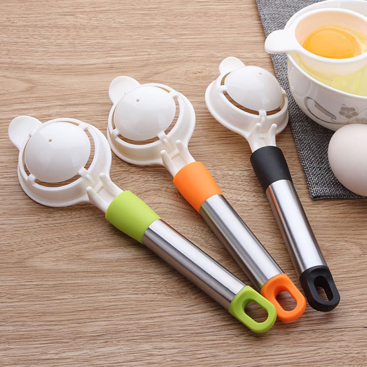 Cabilock Sturdy Lightweight Yolk Extractor Plastic Egg Yolk Separator Stainless Steel Handle Kitchen Cooking Gadget for Baking Random Color