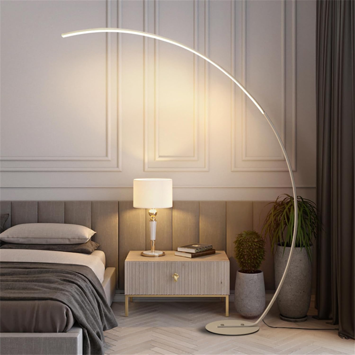 調光可能な LED フロアランプ、3 つの色温度、リビングルーム用