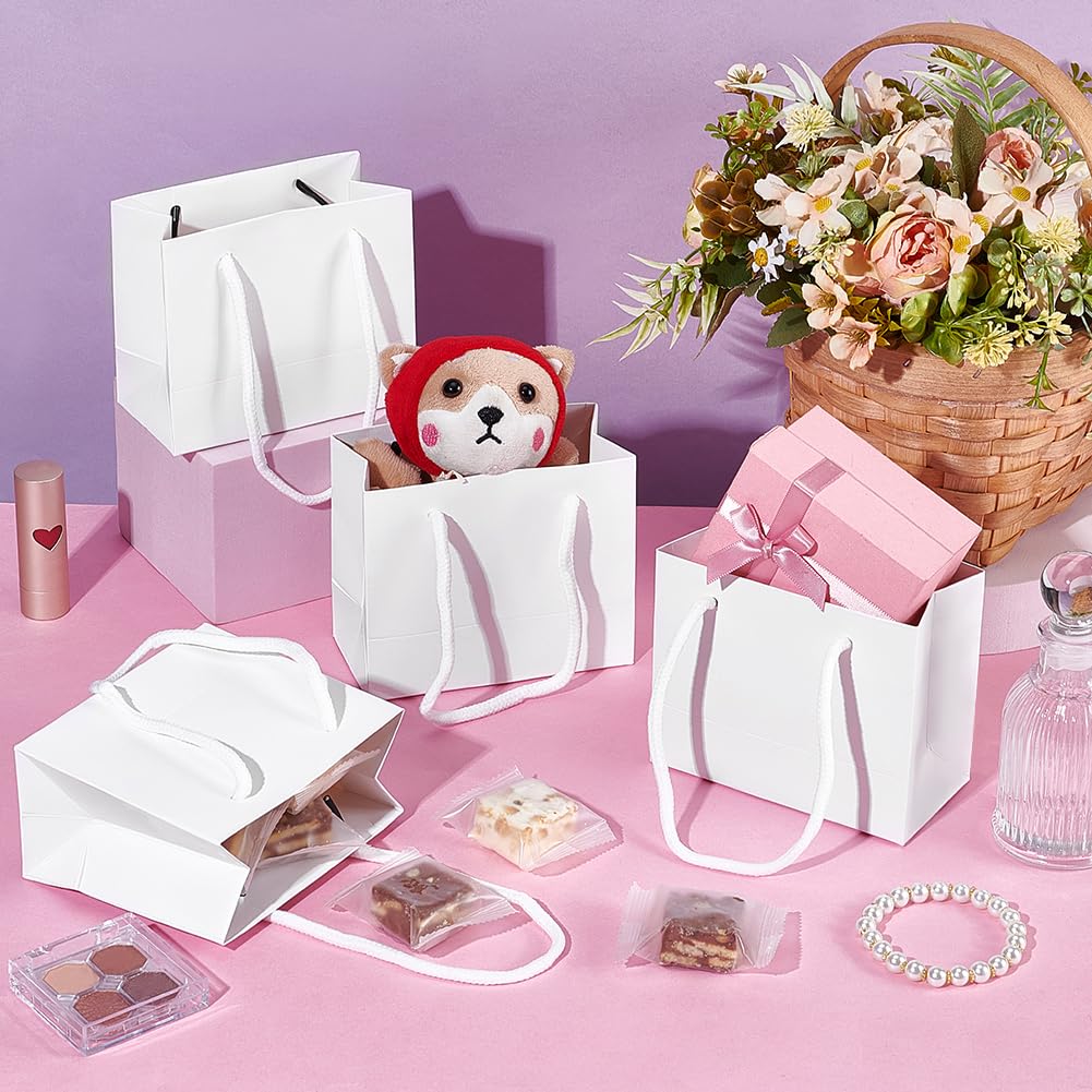 INTERWARM 120 Stück Weiße Mini Geschenktüten 10.1x12x6cm Kleine Papiergeschenktüten Großpackung Papierhandtaschen Mit Polyestergriffen Für Hochzeitsgeschenke Geburtstagsfeiern Kleinunternehmen