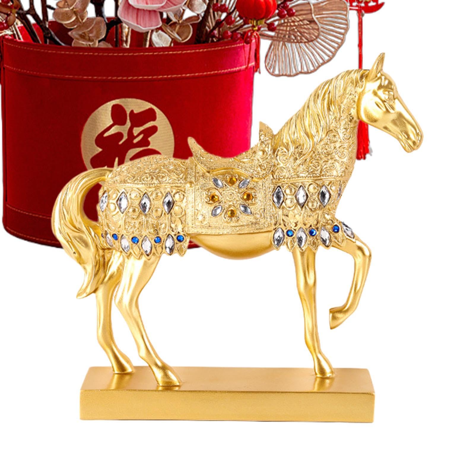 Statue de cheval doré en résine aux finitions soignées pour sublimer un salon élégant