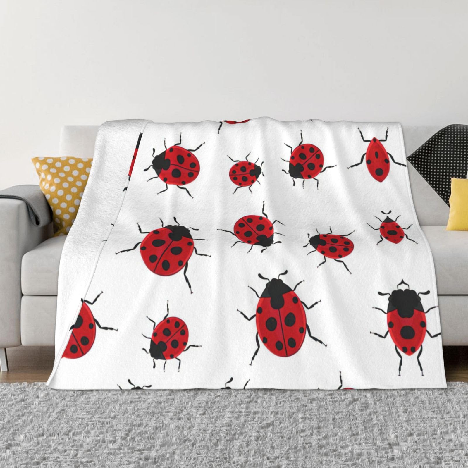 Couverture flanelle coccinelle pour vos soirées canapé et nuits douillettes