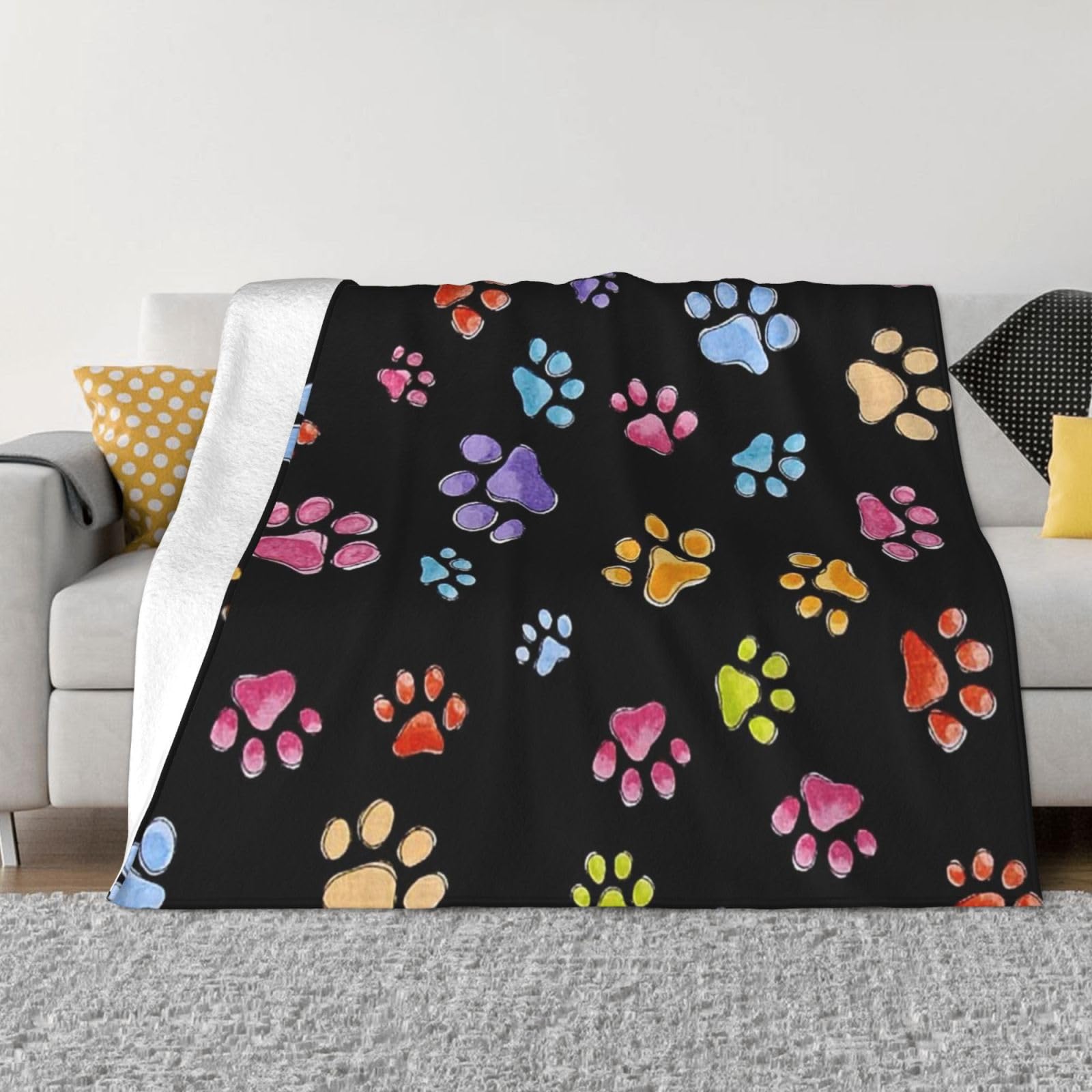Couverture flanelle pattes idéale pour vos soirées cocooning sur le canapé