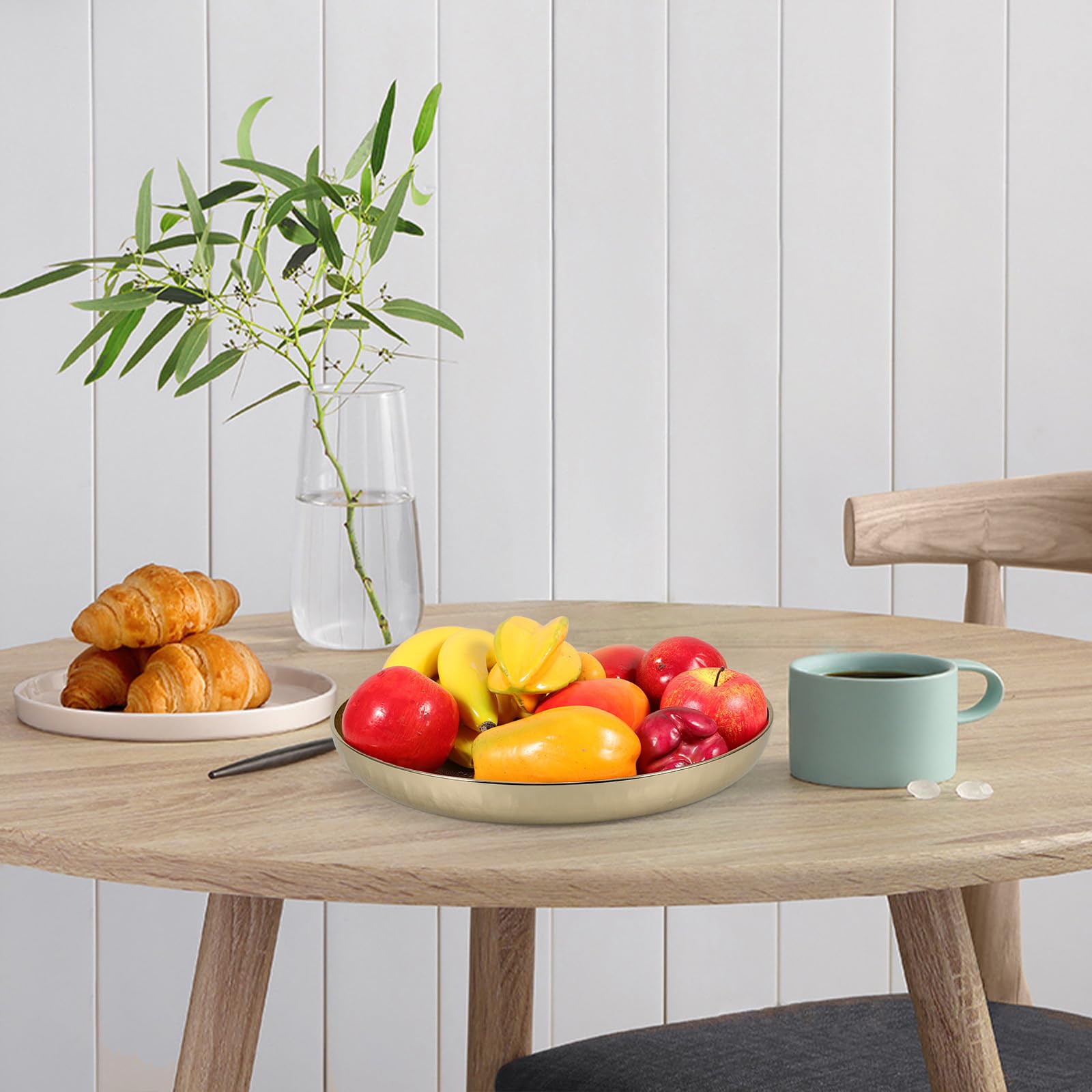 Bandeja de Metal Dorada Diseño Simple y Elegante Redonda para Servir Frutas y Té, Portátil y Fácil de Usar, Adecuado para Picnic y Fiestas