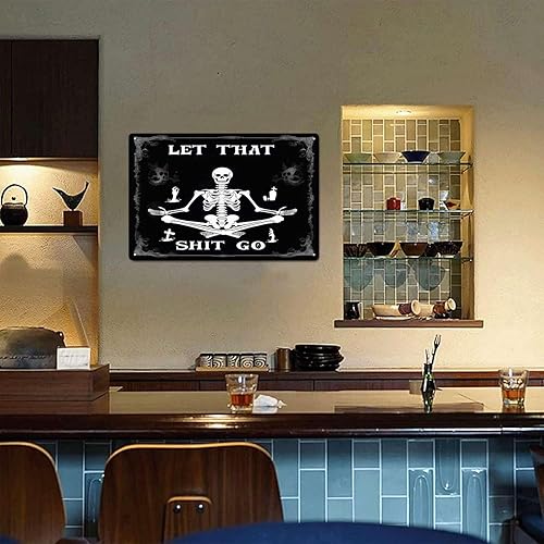 Miniatura 5 de Divertido letrero gótico negro con diseño de calavera con texto en inglés "Let That Shit Go", letreros metálicos para decoración de baño gótica de