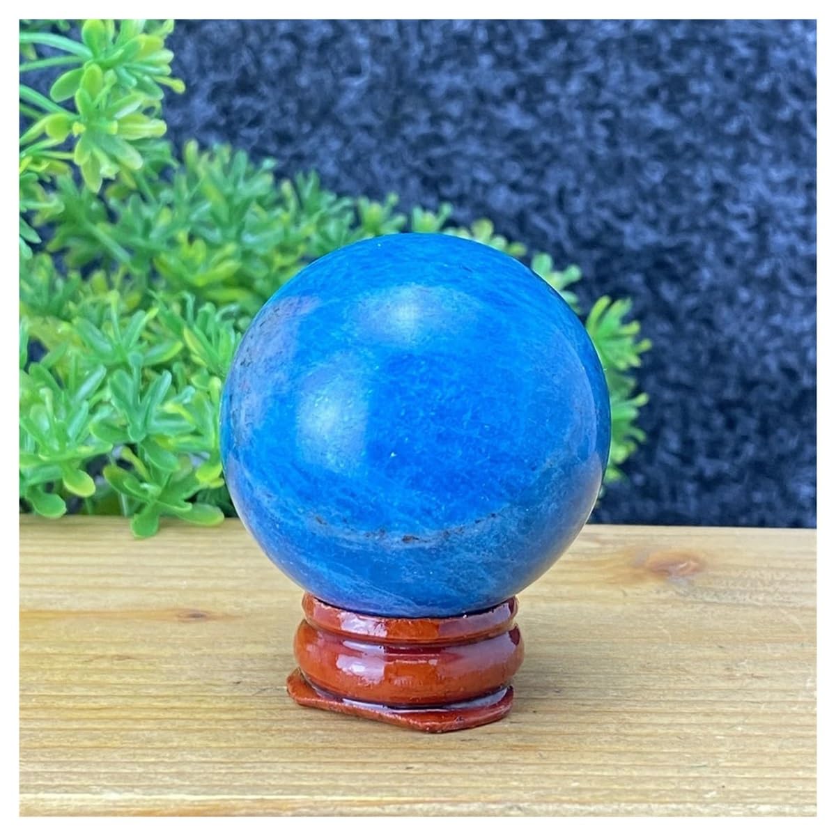 Bola de cristal azul natural pulido, el regalo ideal de decoración