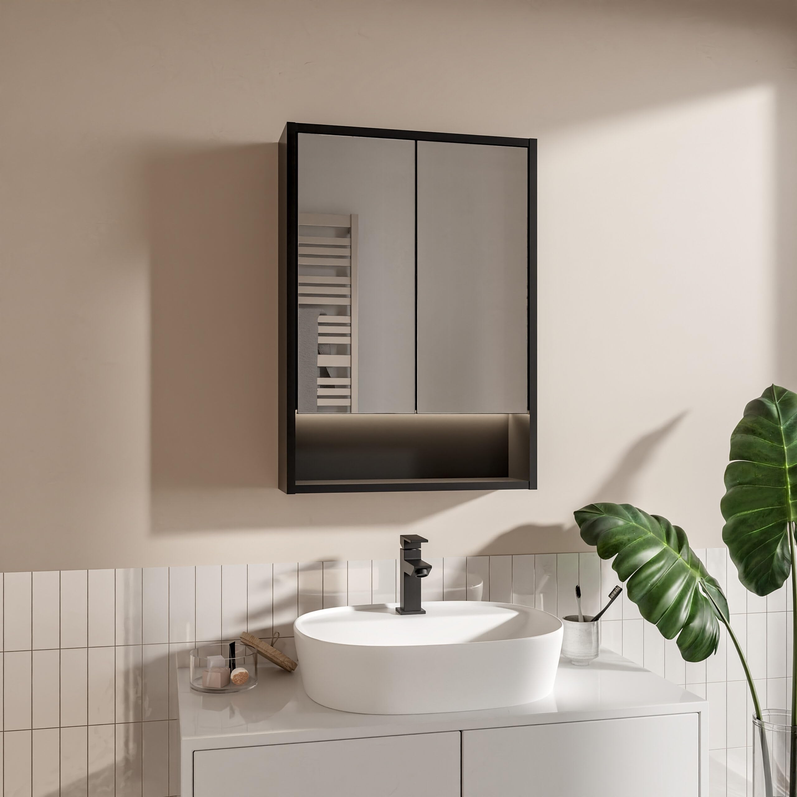 Armadietto Bagno Con Specchio LED 50x70 cm Nero, Mobile Specchio Bagno Sospeso Con Luce LED 4000K, Presa Elettrica e Interruttore, Pensile Bagno Con Ripiani In Vetro, Specchiera Bagno Moderna
