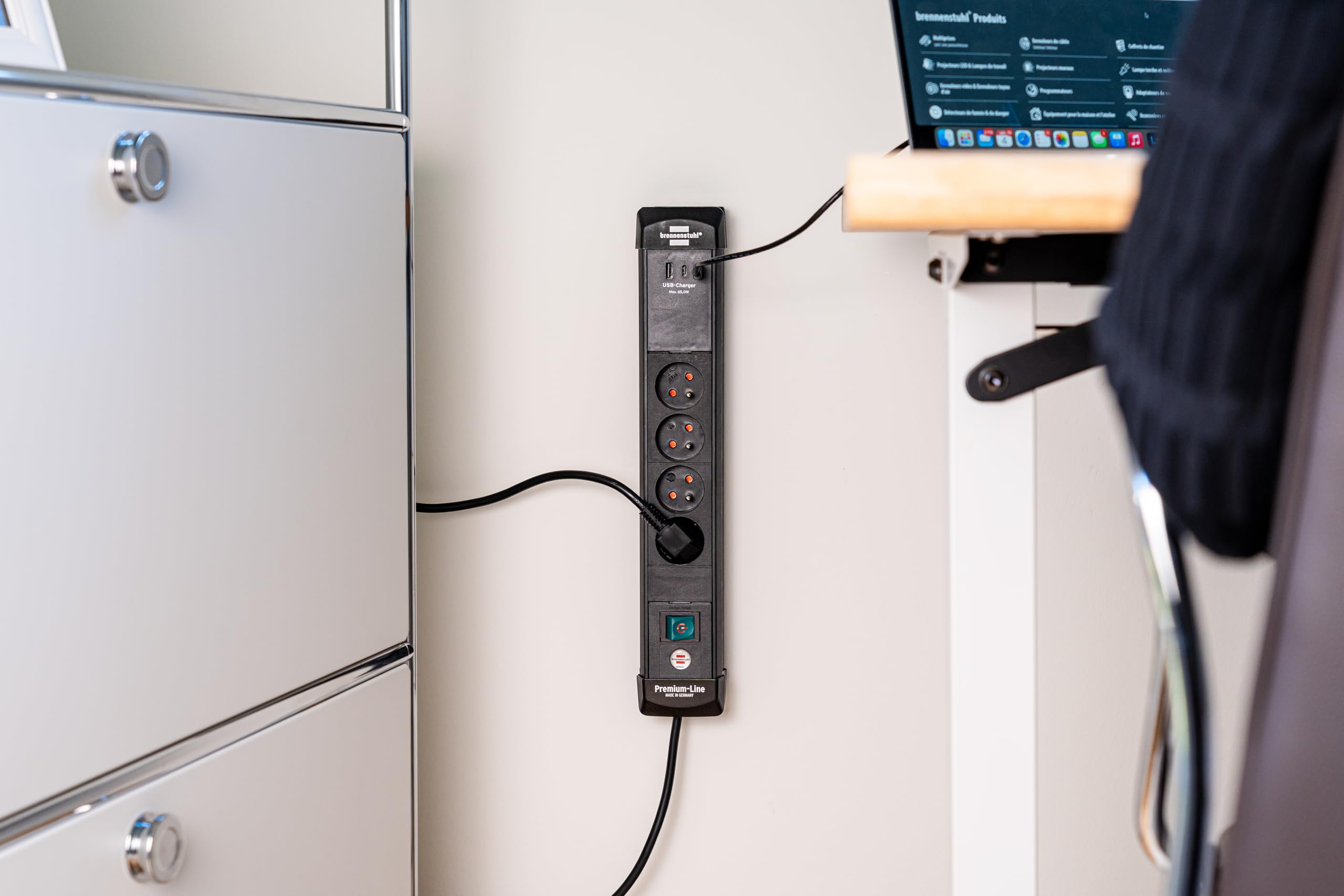 Brennenstuhl Listwa zasilająca Premium-Line z 4 gniazdami wtykowymi i 2 x USB-C PD 65 W i USB-A 18 W (Made in Germany, kabel 3 m, przełącznik)