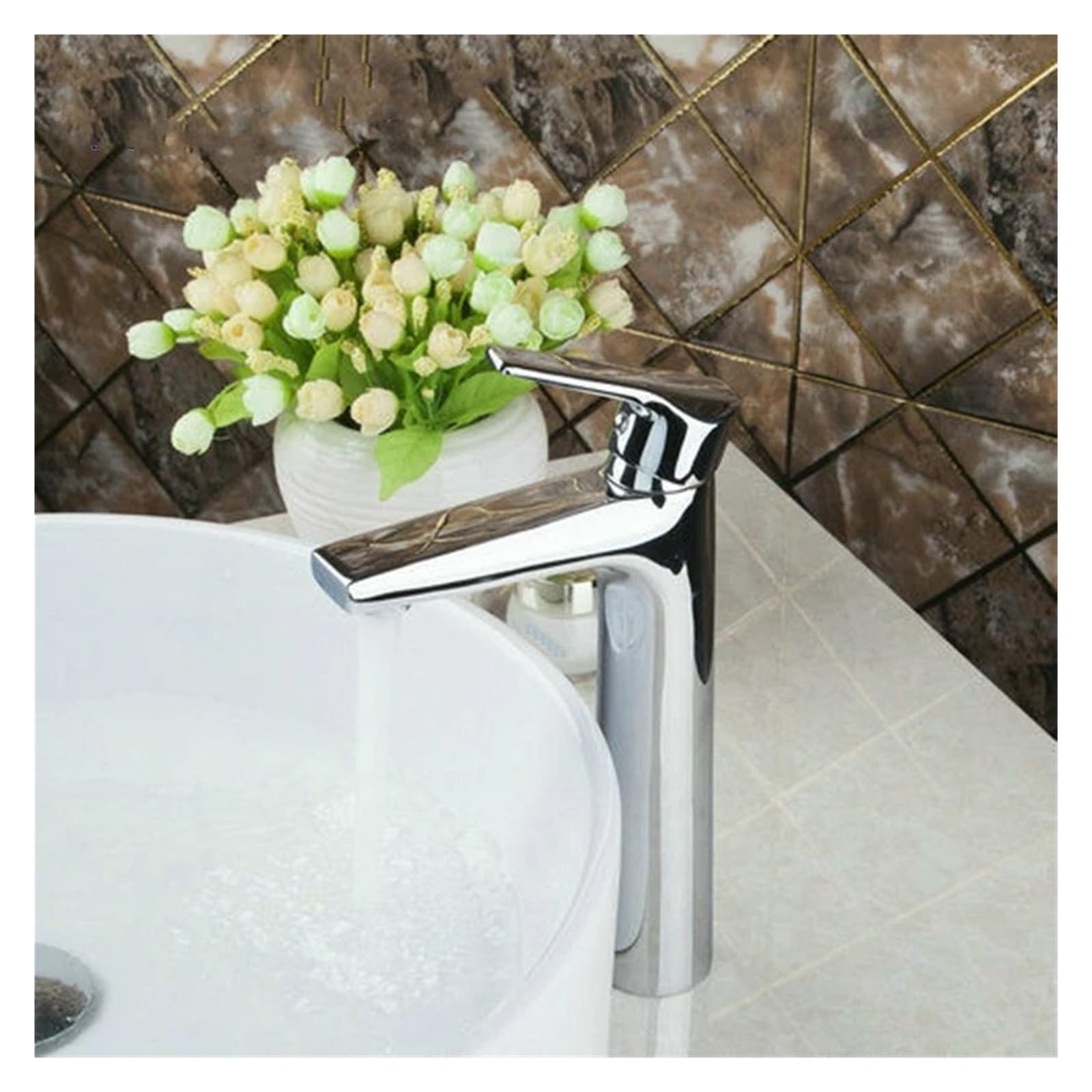 Grand robinet de lavabo idéal pour simplifier la routine bien-être familiale