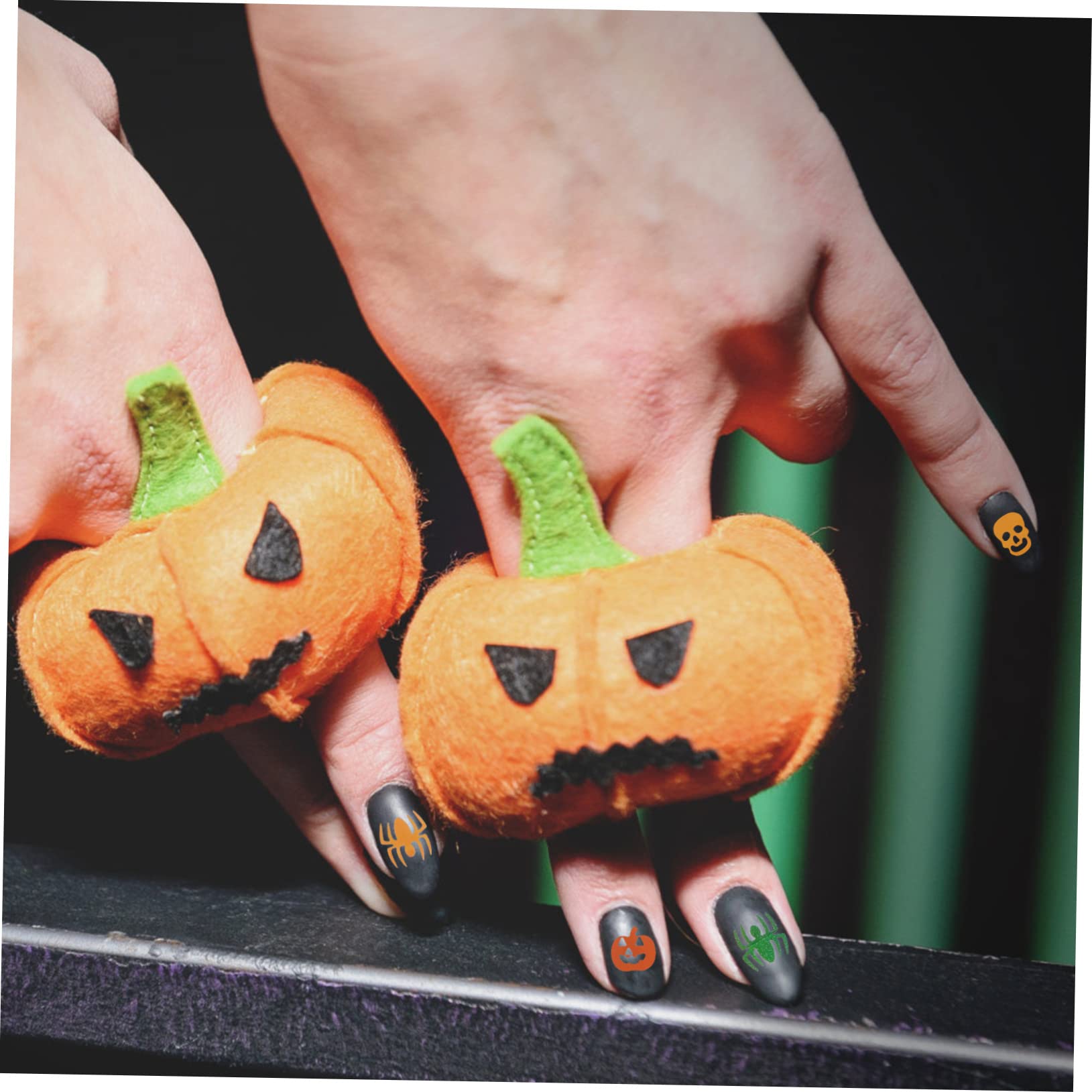 Didiseaon 4 Set Adesivi Per Unghie Di Halloween Gemme Appiccicose Parà Neon Tagliaunghie Adesivo Per Unghie Tavolozza Glitter Pennelli Per Unghie Robaccia Gel L'animale Domestico 3 Scatole*4