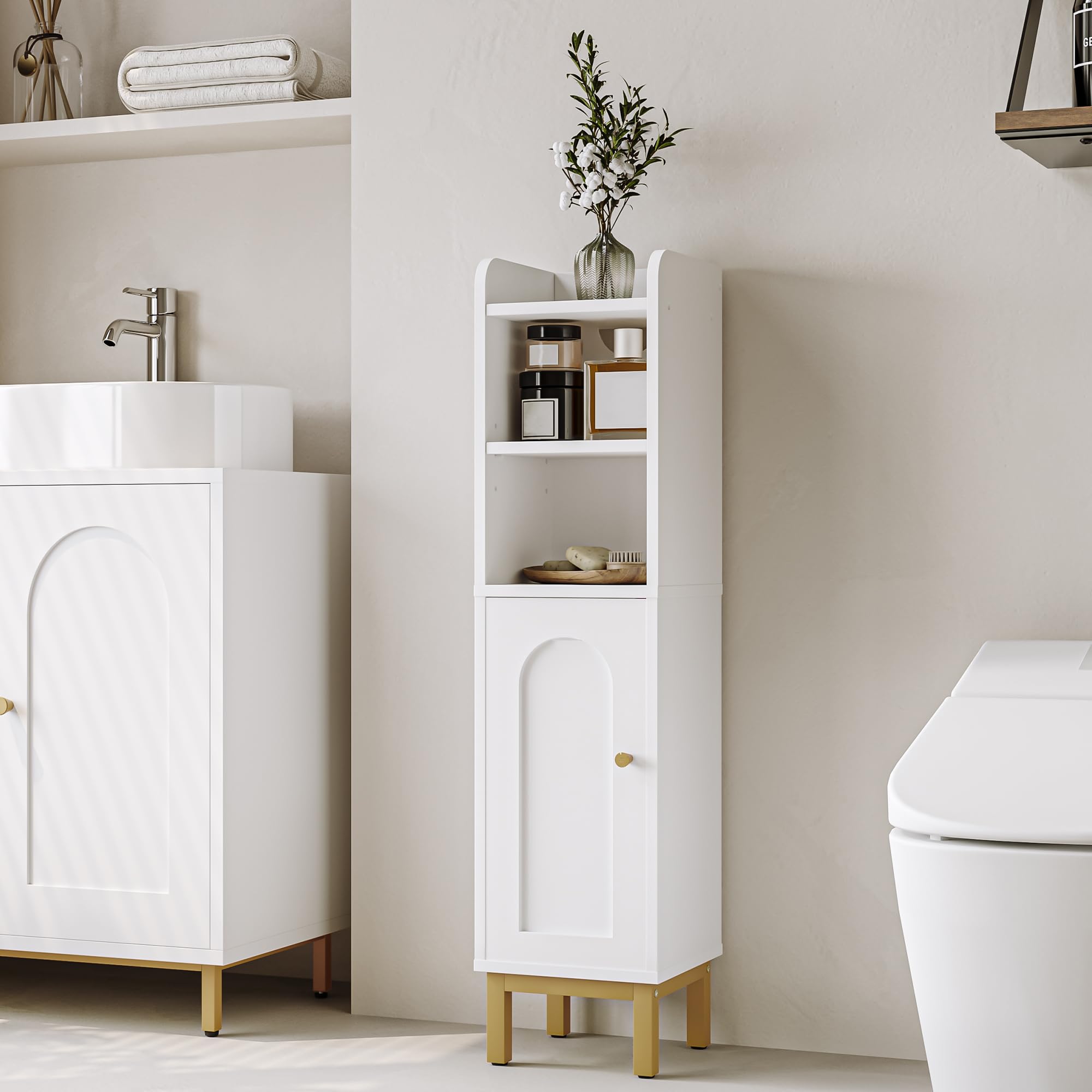 Hzuaneri Meuble de Salle de Bain, Petit Meuble de Rangement de Salle de Bains, Armoire Étroit pour Papier Toilette, Armoire d’Angle avec Porte et Étagères, 20 × 20 × 83 cm, Blanc-Doré BC08203X