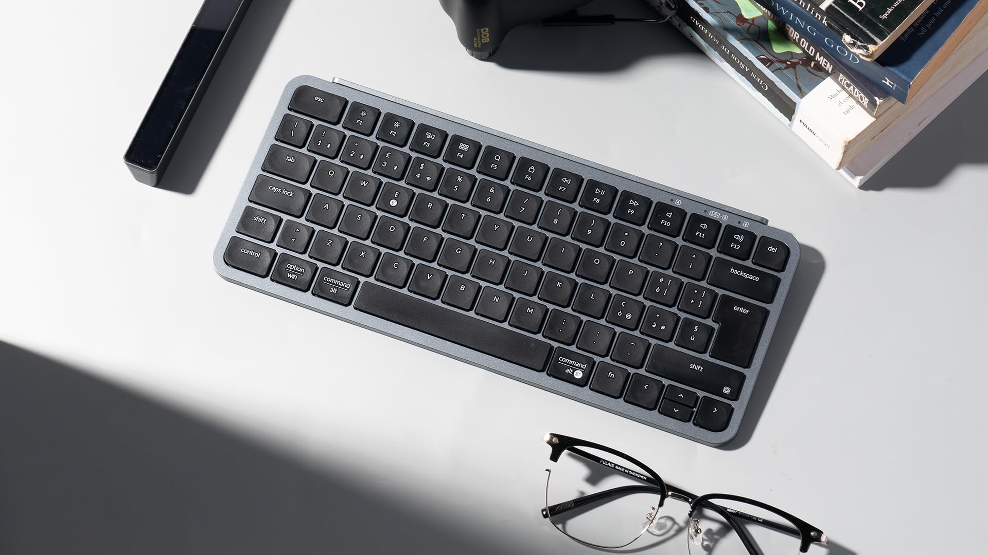 Keychron Tastiera wireless B1 Pro ultra slim 75% Layout Italiano ISO QWERTY, configurabile ZMK, tasi in PBT, 3 modalità 2.4 GHz/Bluetooth/cablata, compatibile con Windows/Mac, grigio siderale