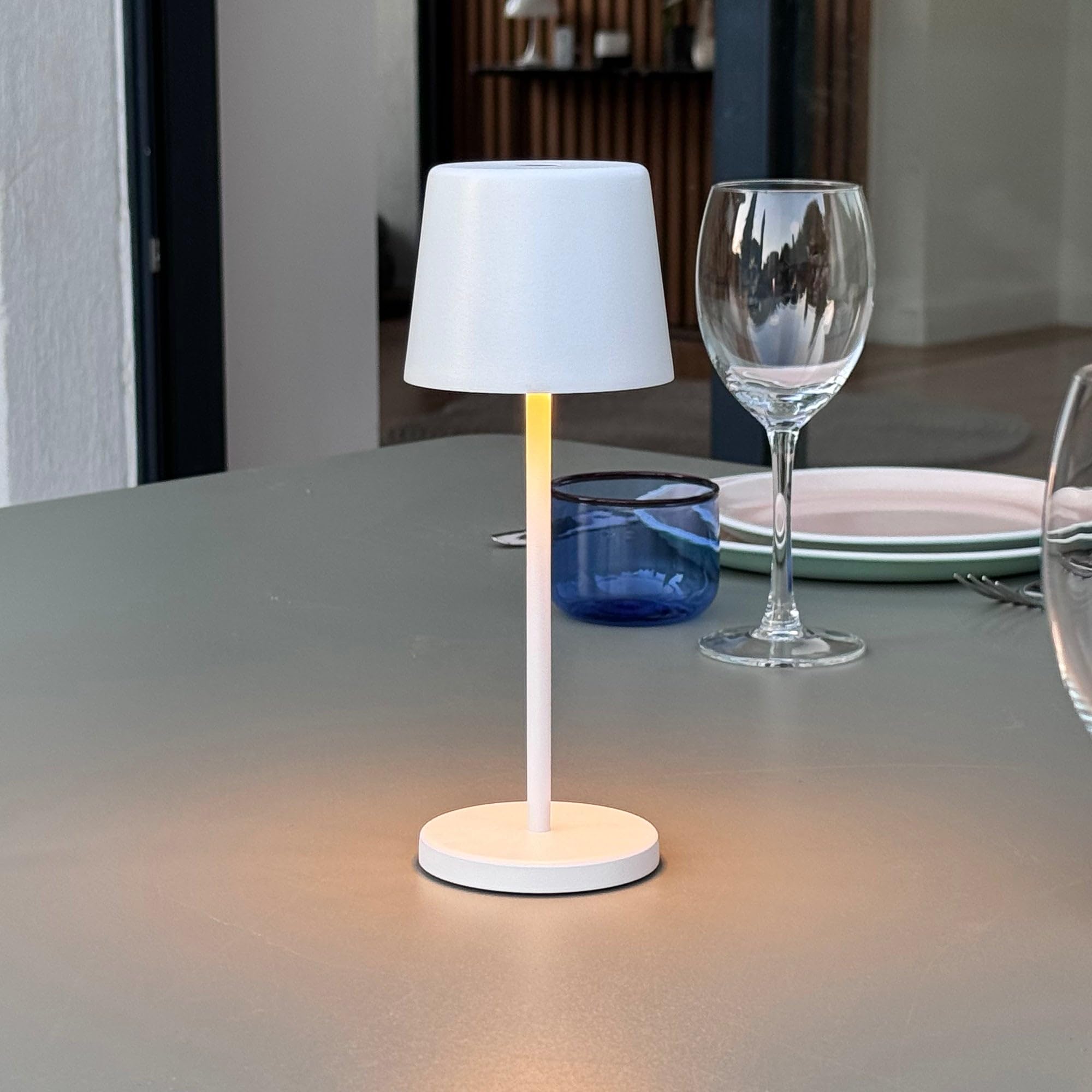 Mini lámpara de mesa táctil inalámbrica de aluminio blanco LED MINI WHITE blanco regulable H22cm