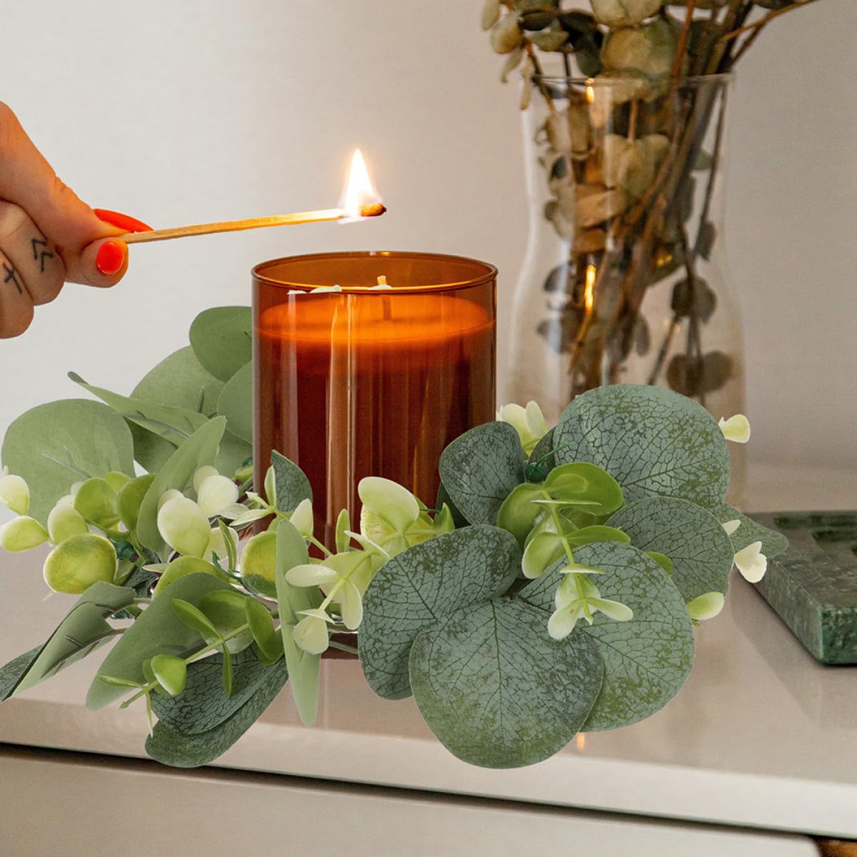 Künstliche Eukalyptusblättergirlande 25cm mit Kerzenringen Realistisch Langlebig Tür und Fensterdeko für Hochzeiten und Frühling