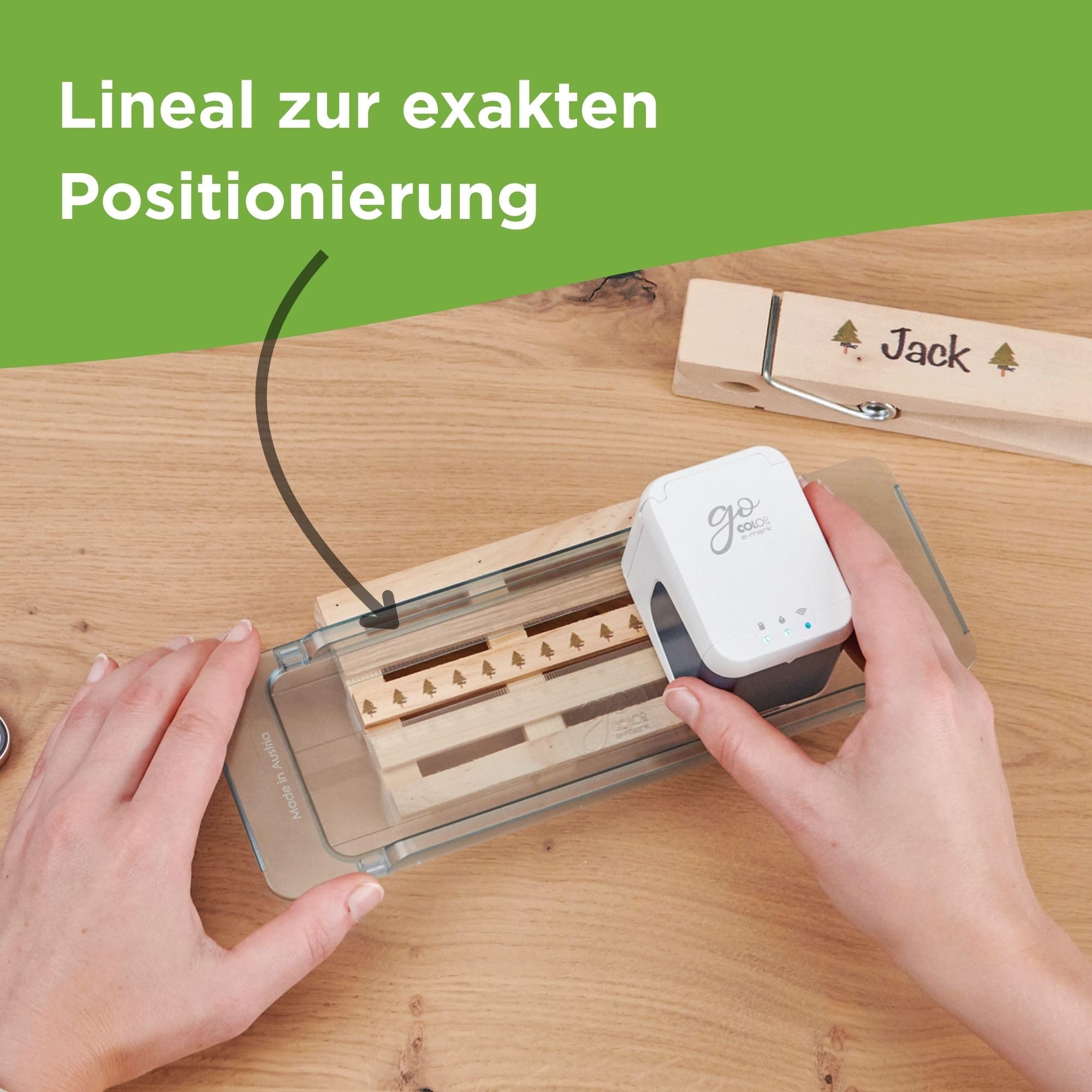 Colop e-Mark go Set. Bestehend aus dem mobilen Drucker e-Mark GO, Lineal, Führungsschiene für Bänderbedruckung, Band 15 mm, sowie PVC-Schilder zur Schilderbedruckung und Broschüre. weiß
