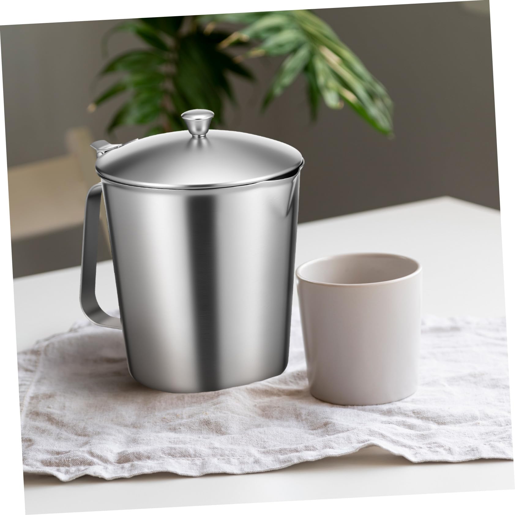 TOYANDONA Messbecher aus Edelstahl 1000 Ml mit Deckel für Präzises Messen und Latte Art Milchkännchen mit Glattem Eleganten Design für Kaffeezubehör und Partys