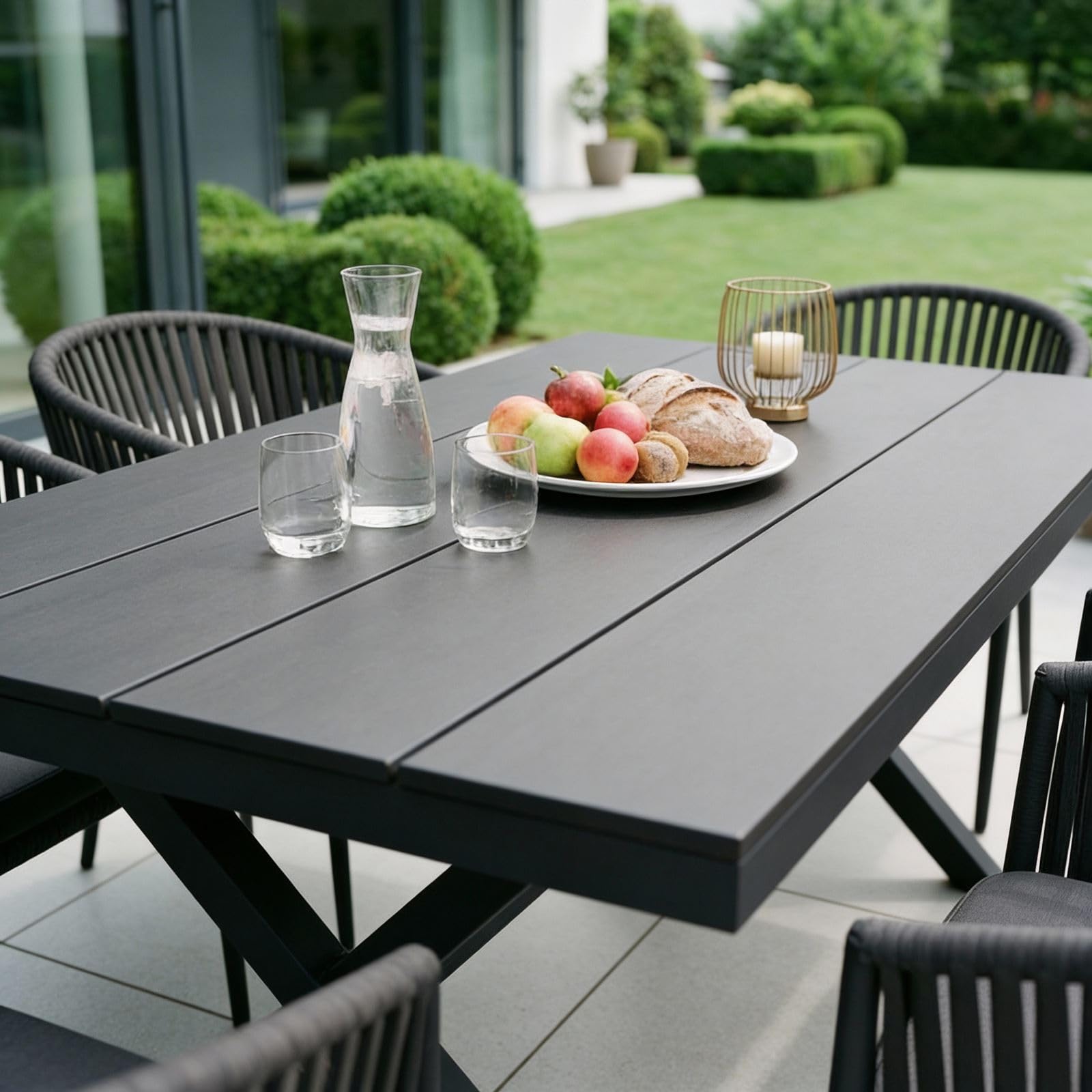 Gartentisch ISOLA, Schwarz – Outdoor Tisch wetterfest und strapazierfähig, Aluminiumgestell und WPC Holzoptik ideal für Garten, Terrasse und Balkon ,