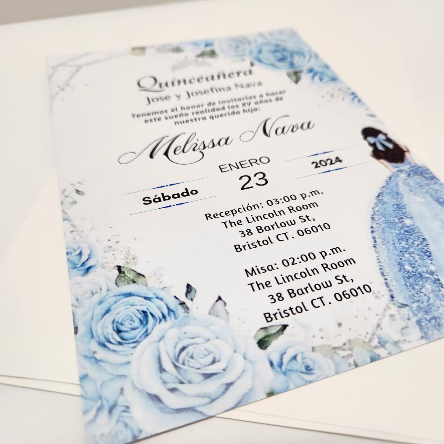 Invitaciones de Quinceañera Personalizadas en Español o Inglés – Set de 20 Tarjetas con 20 Sobres – Diseño Elegante Floral Azul-Claro para XV Años