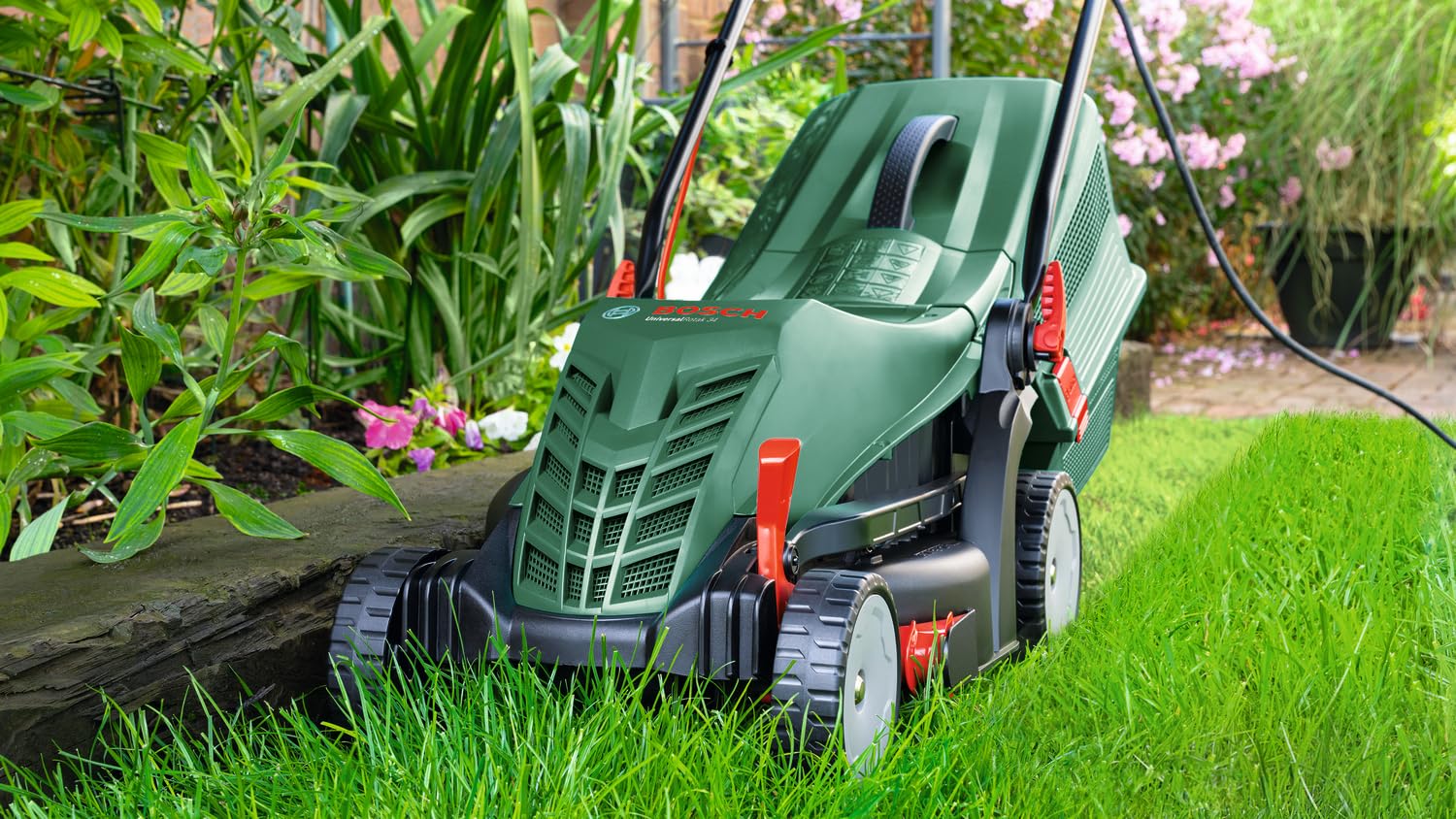 Bosch UniversalRotak 34-410 - Cortacésped con Cable (230 V, Ancho de Corte: 34 cm, Caja de césped de 40 litros, con peines de césped)