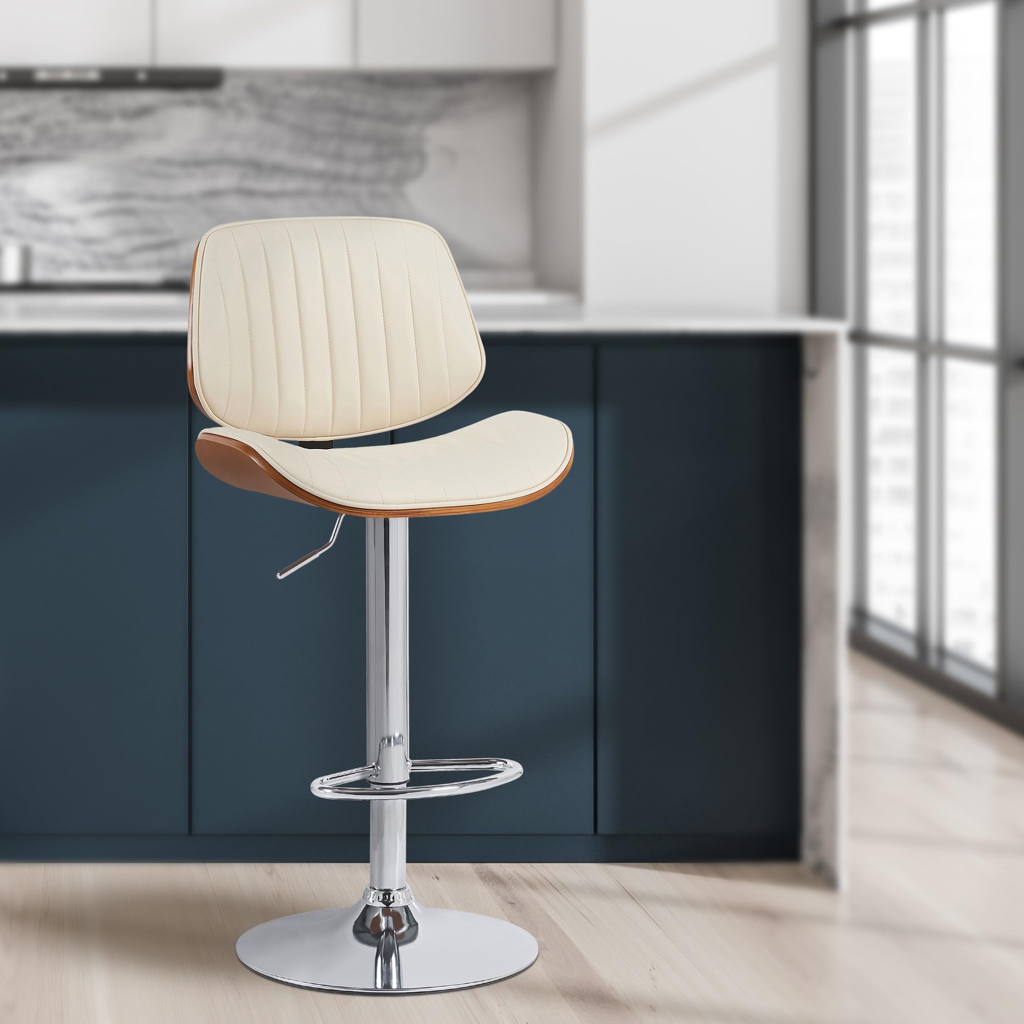 CLP Sgabello da bar Clawson rivestito in similpelle I Sgabello da bar con struttura in legno curvato, regolabile in altezza e girevole | Colore noce/crema Colore del telaio cromo