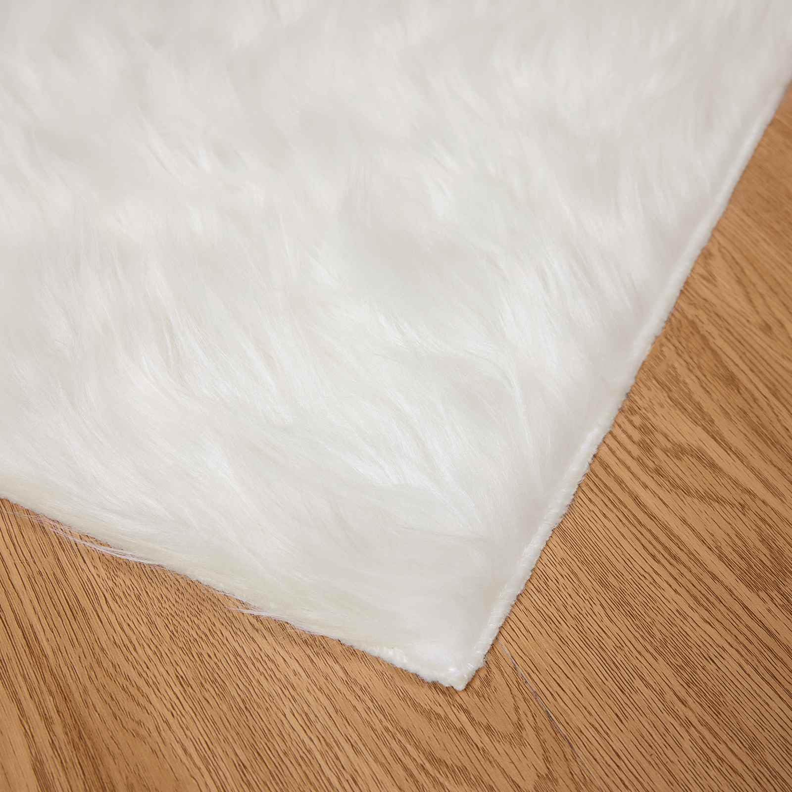 Tafalla - Alfombra de piel de oveja sintética, 100 x 200 cm, de pelo alto, de poliéster, en color blanco, diseño moderno para salón, dormitorio, pasillo
