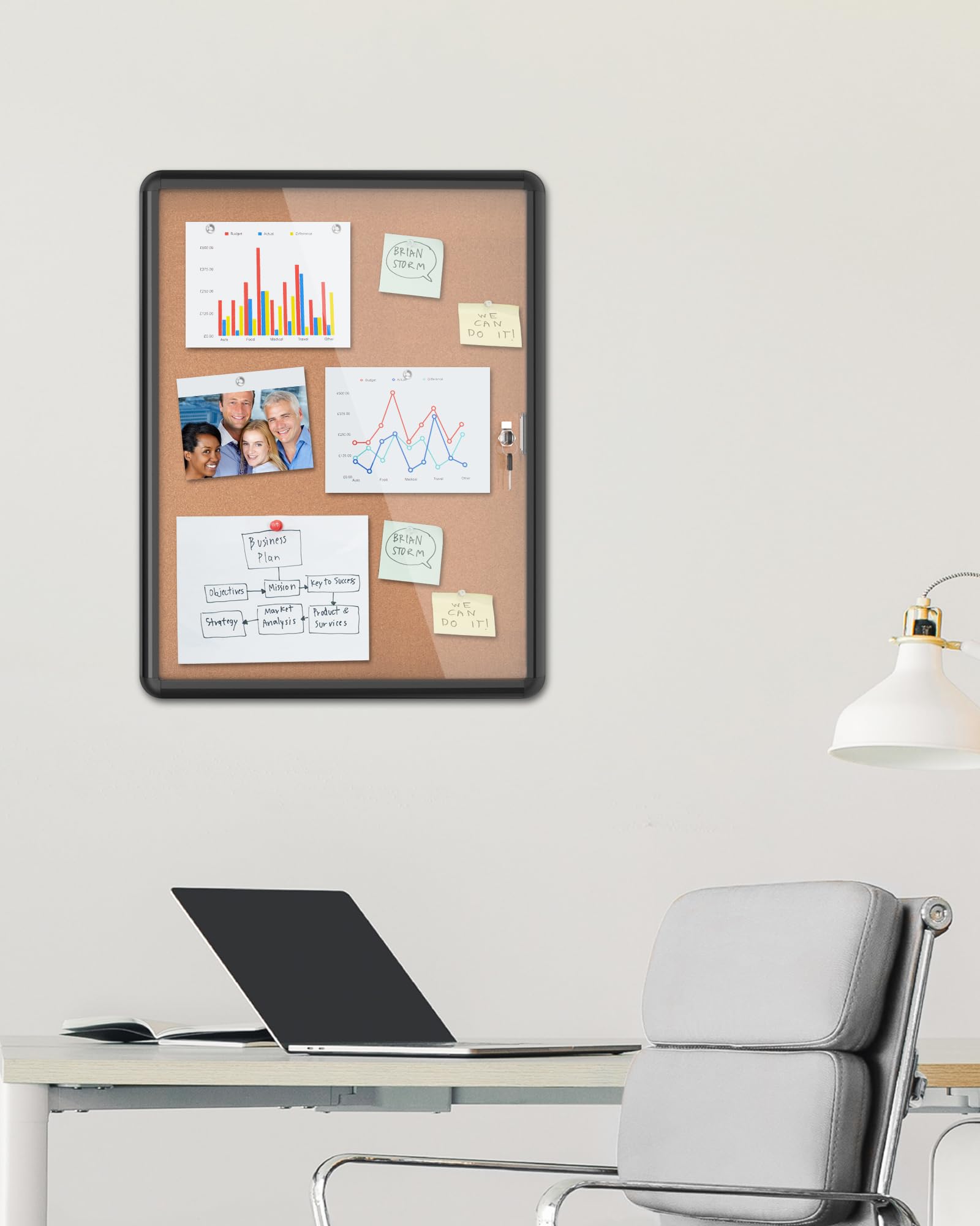 Tablón de anuncios de corcho cerrado de 26 x 20 pulgadas, tablero de anuncios seguro montado en la pared con cerradura, marco de aluminio negro, puertas batientes de acrílico transparente, solución de