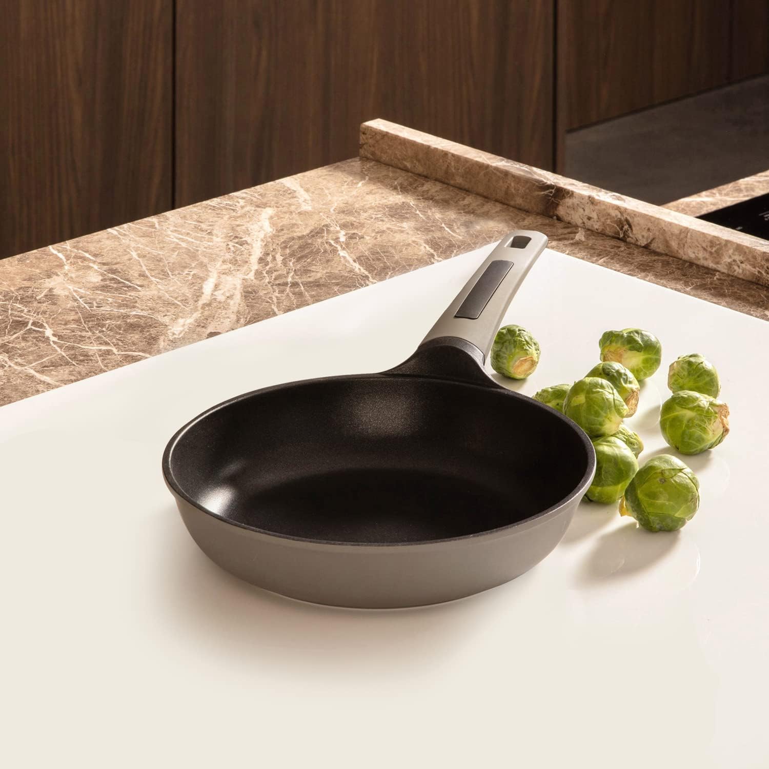 KASANOVA Patelnia z powłoką nieprzywierającą do indukcji i wszystkich rodzajów kuchenek - Linia Elegance 30 cm