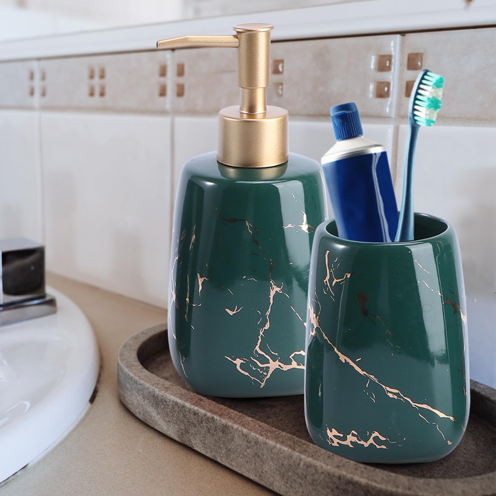 Uonlytech Juego de Taza de Lavado de Cerámica Verde de 3 Piezas para Baño, Vaso para Cepillo de Dientes y Botella de Loción, Organizador para Mantener el Baño Ordenado y Elegante