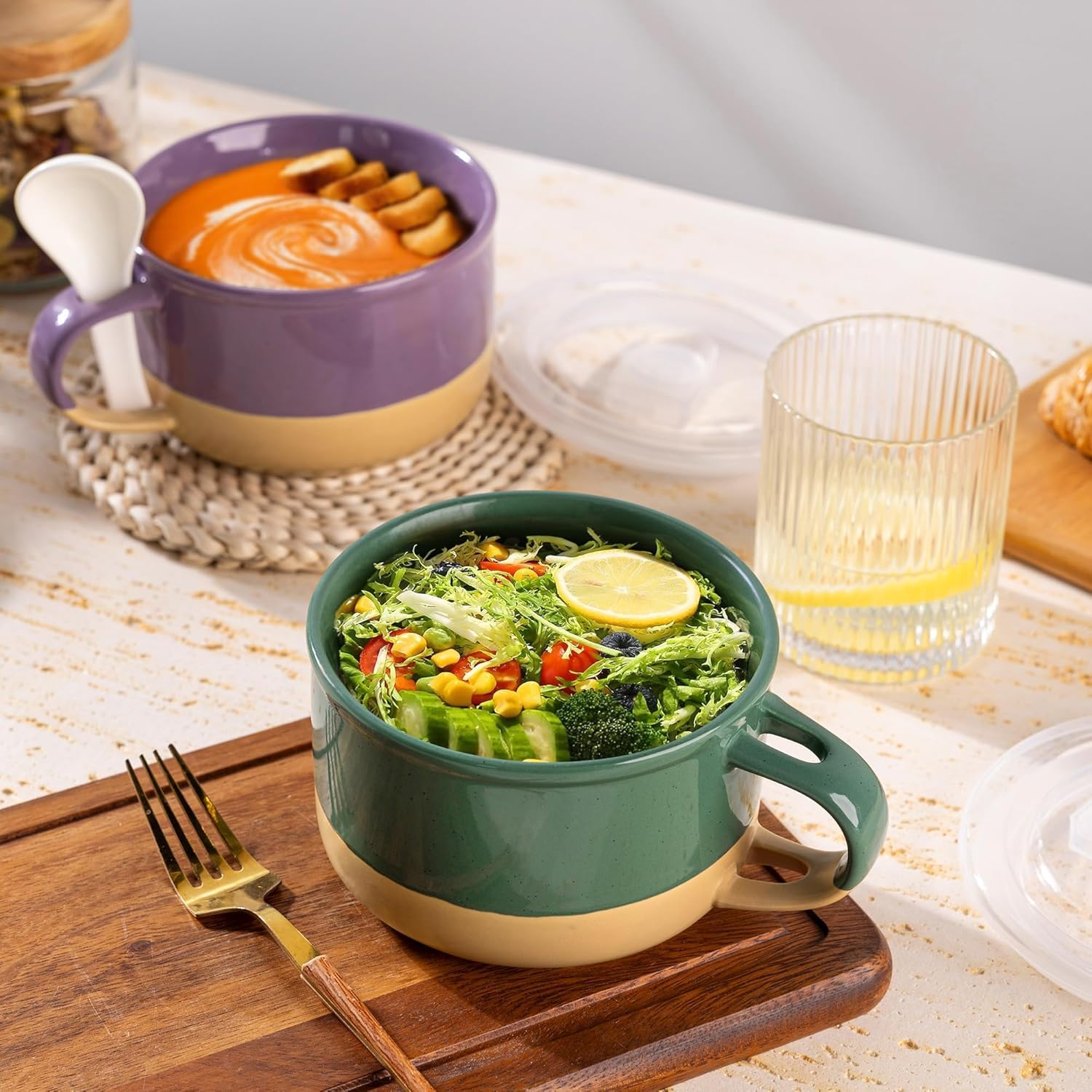 GBhome Set di 2 tazze da zuppa in ceramica, 700 ml, con manici e coperchio, fondo in terracotta e cucchiai per zuppa/cereali, insalata/pasta/ramen, adatti al microonde e alla lavastoviglie