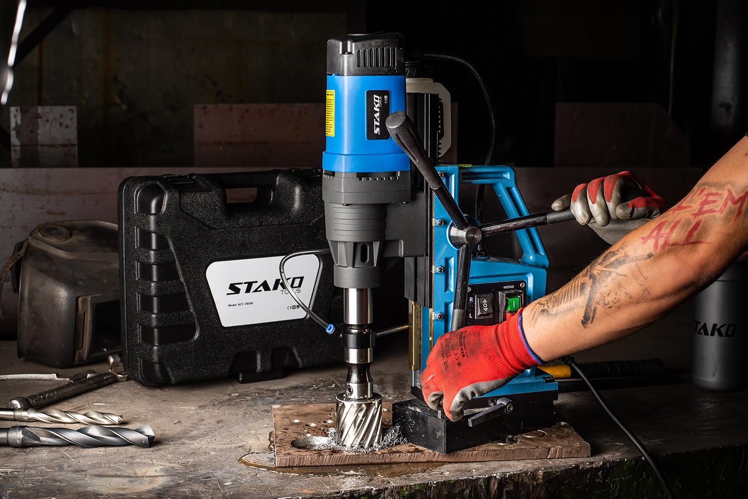 STAKO SCY-2800RE+ - Taladro magnético - Máximo Ø 80 mm - 2050 W - Fuerza magnética 17000 N - Taladro central para metalurgia - Set 3