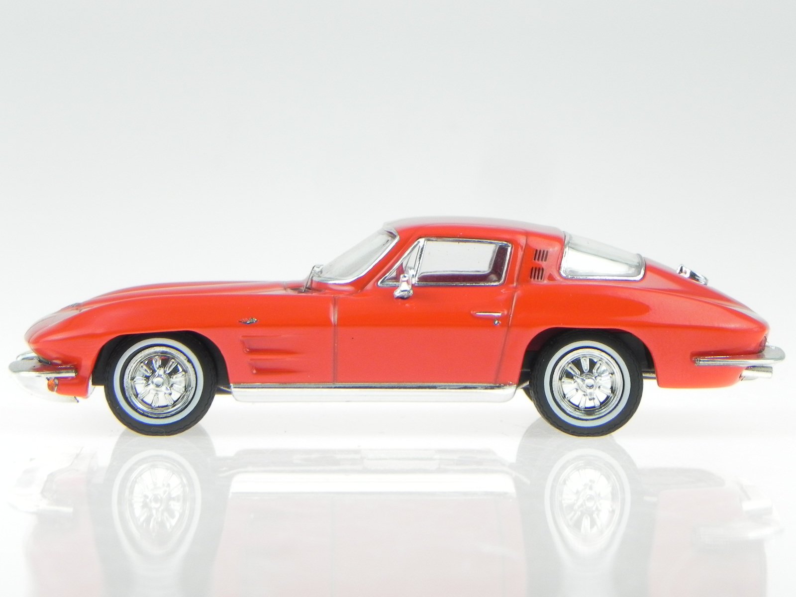 Chevy Corvette 1963 Modellauto - Detailgetreue Miniatur 1:34-39