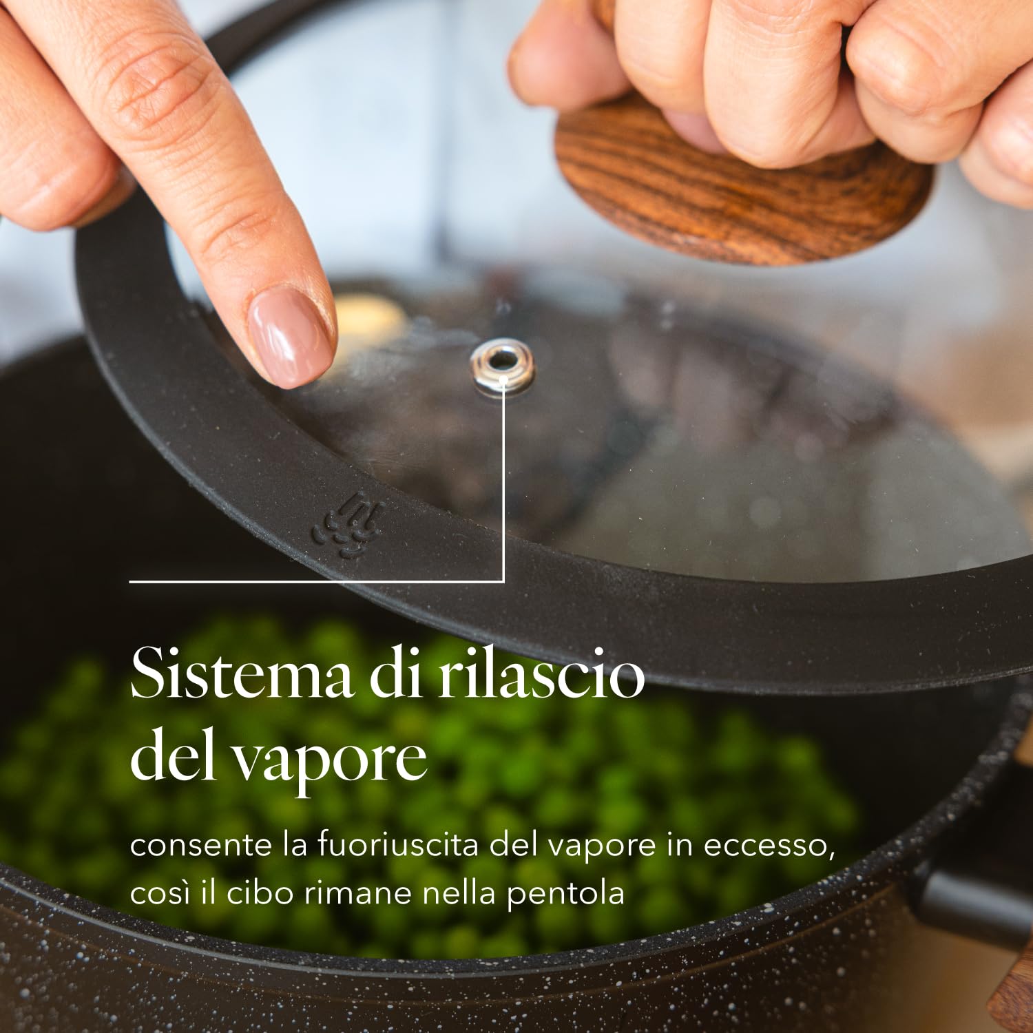 FLORINA MASTER BLACK Casseruola in alluminio 16 cm 1L | Rivestimento antiaderente | Per tutti i tipi di piano cottura, compresa l'induzione | ergonomico soft-touch | Coperchio con bordo in silicone