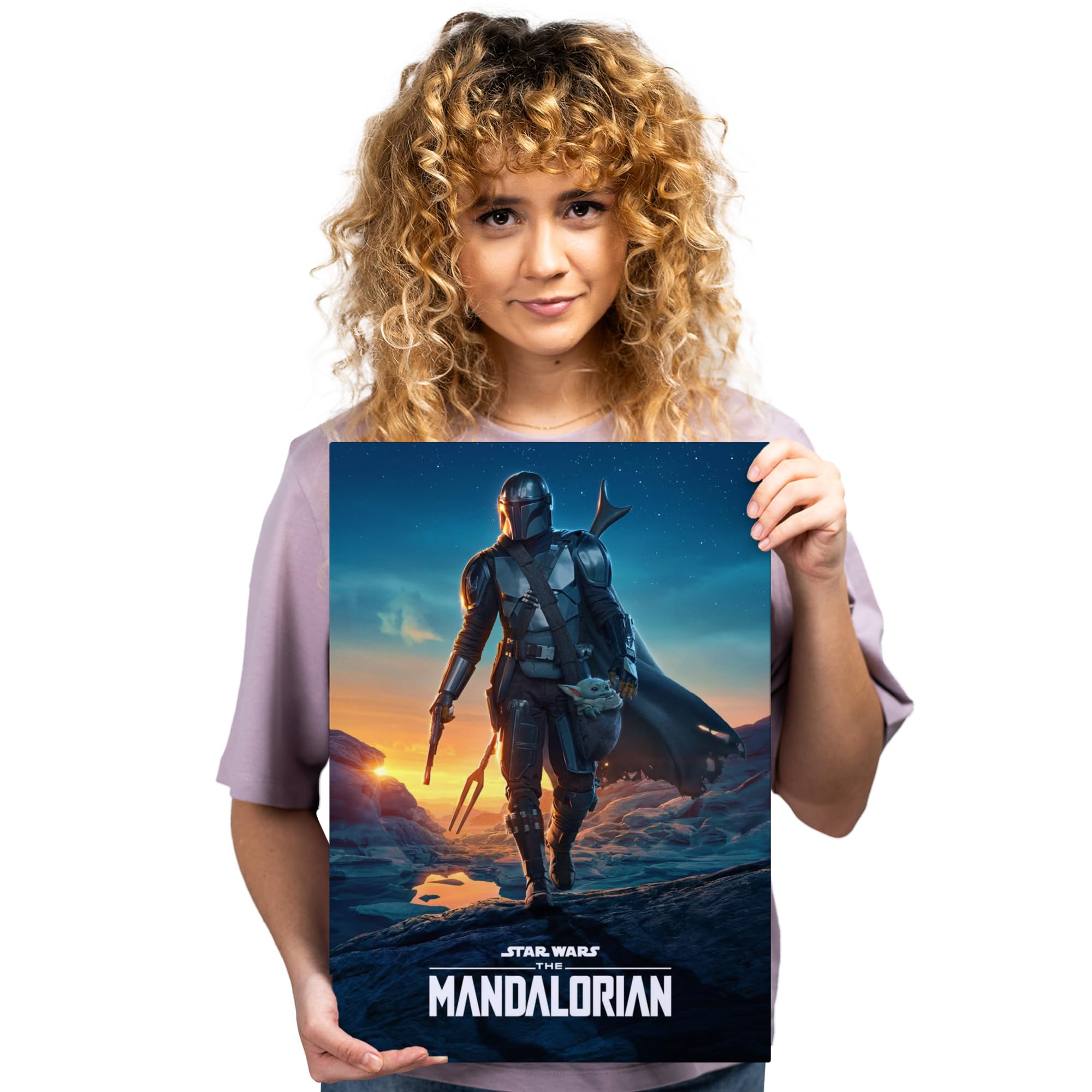 Displate Offiziell Star Wars MetallPoster Magnetische Befestigung Inklusive Lizenziert Bilder Hochwertiges Poster Mandalorian Season 2 Trailer Art - Mandalorian Season 2 Poster - 45 cm x 32 cm