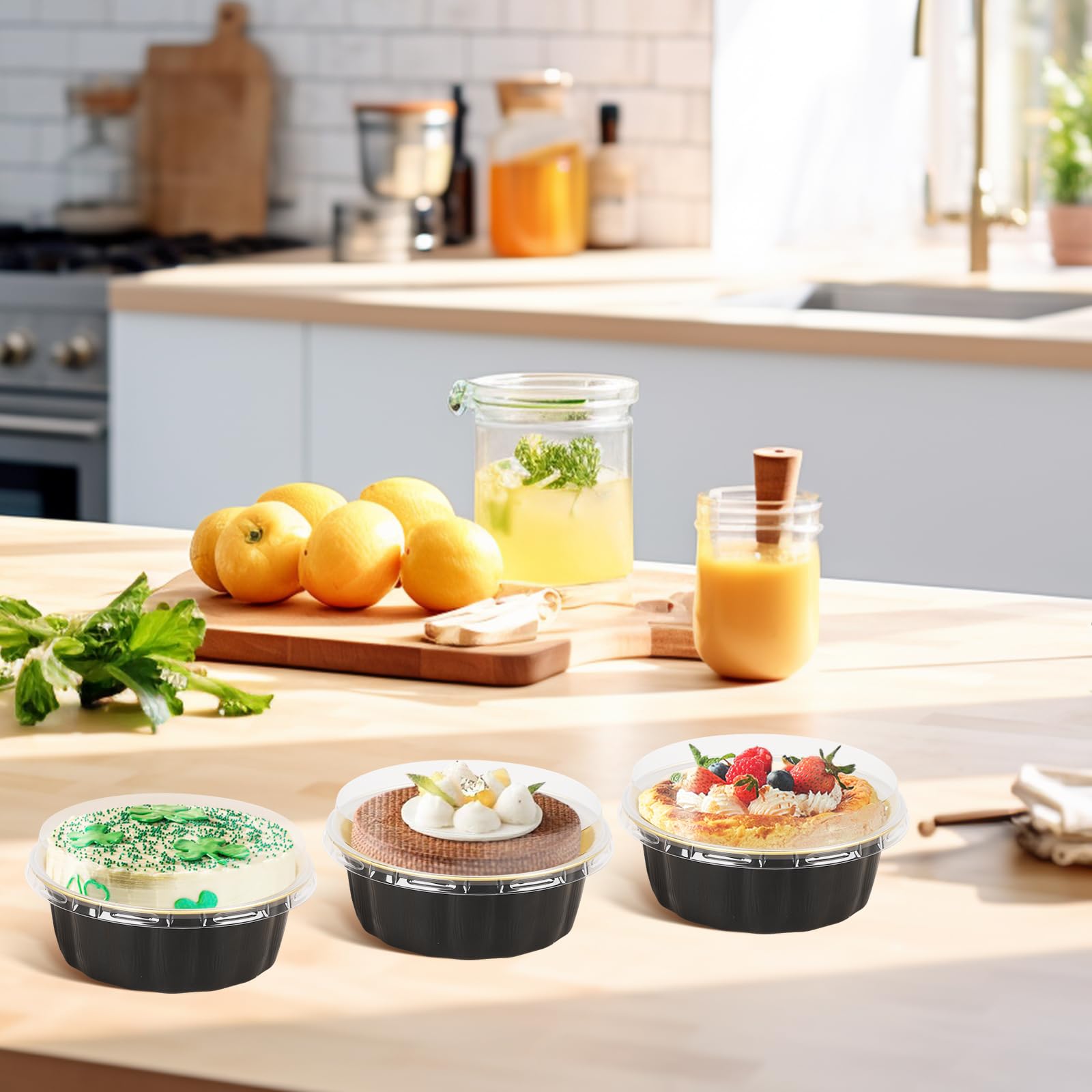Beasea Creme Brulee - Ramequines desechables con tapas, paquete de 120 mini moldes de aluminio de 8 onzas, 4 pulgadas, color negro y dorado, pequeños moldes redondos para tartas, recipientes