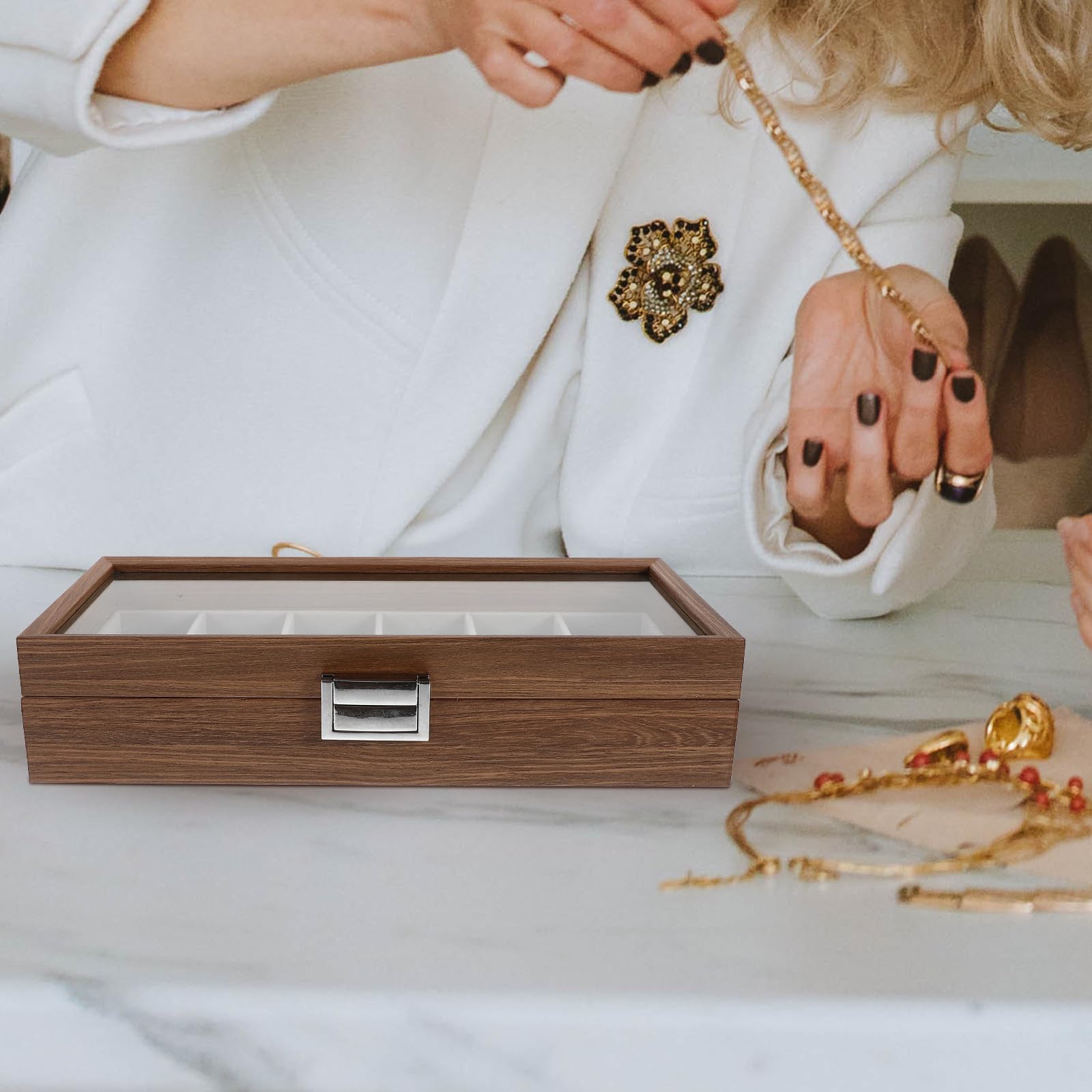 Caja de Exhibición para Relojes de 6 Ranuras en Madera | Tapa Transparente, Acabado Veteado Tipo Nogal, para Hogar o Joyería, Organiza y Protege Piezas