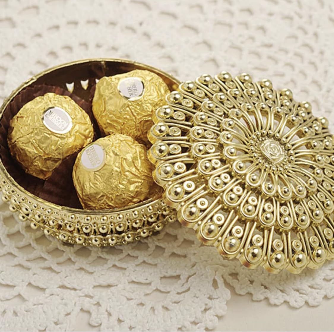 24 Gold Wedding Favour Boxes, Round Favours, Engagement, Shaadi, Nikkah, Shaadi, Mehndi, Bidh, Birthday, Eid, Gift Boxes, Trinket Boxes, Wedding Favours.