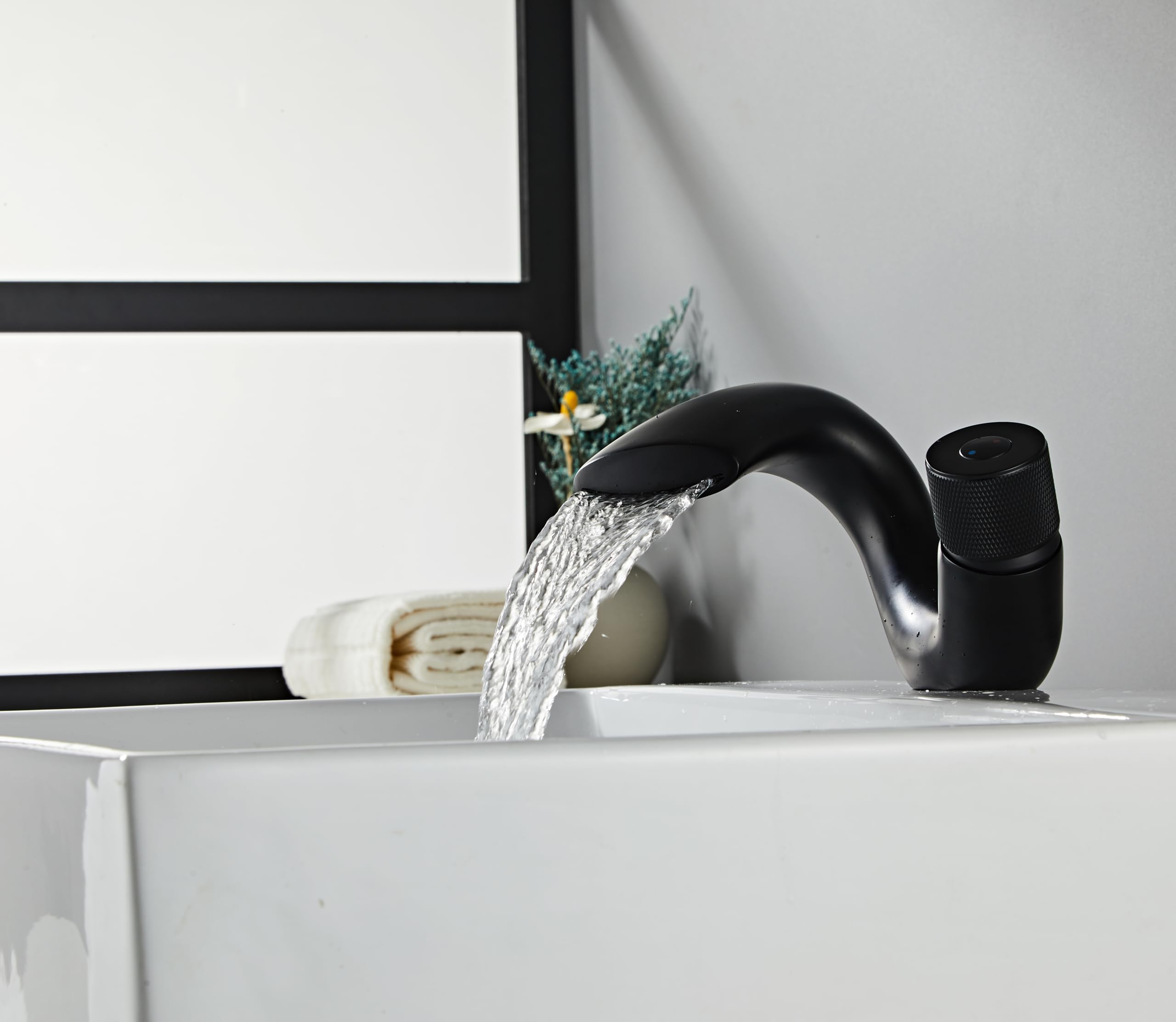 Robinet de lavabo monotrou cascade en laiton anti-trace pour WC