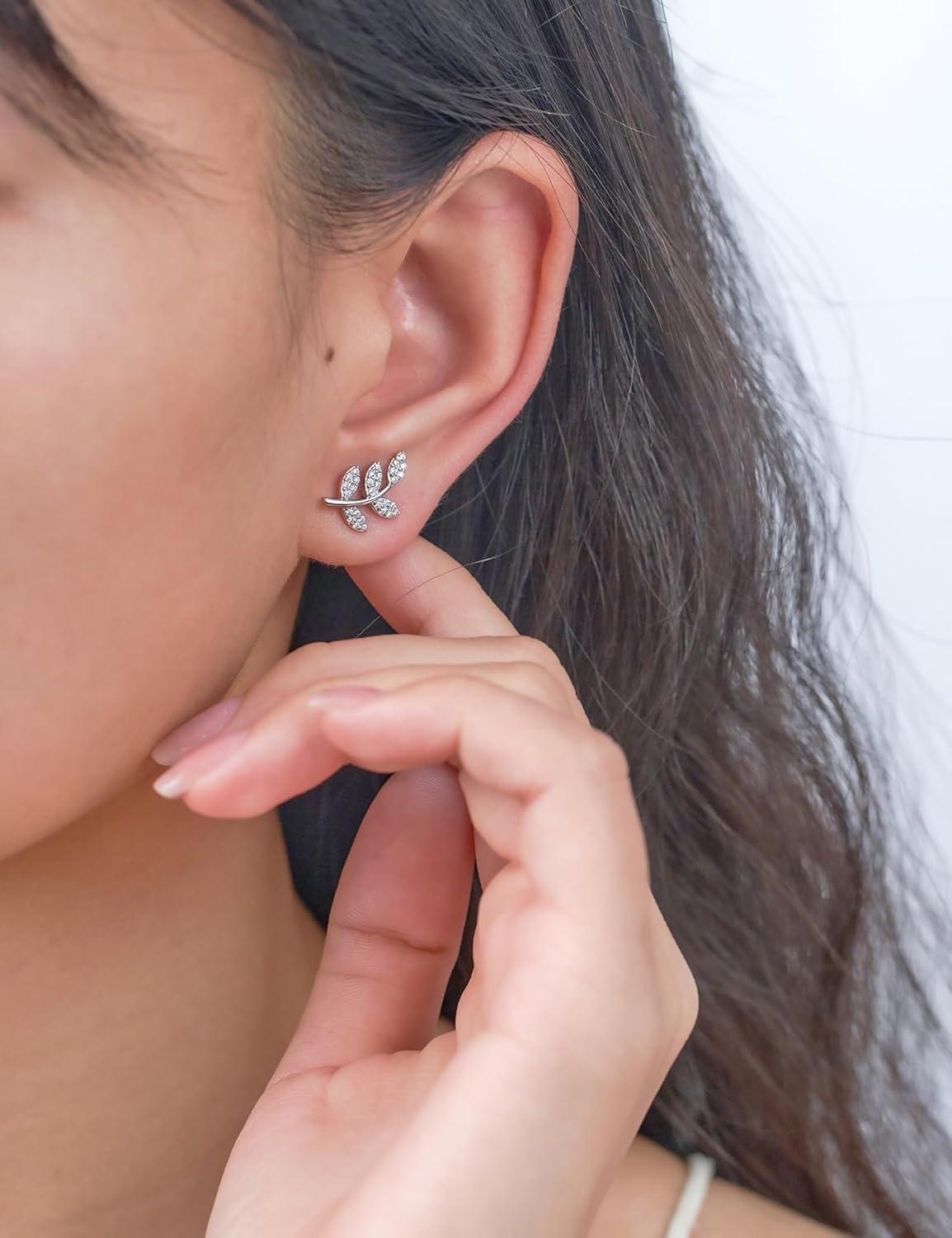 IMOLOVE Moissanite Stud Earrings for Women, Trendy 0.3 Carat Lab Created Moissanite Sterling Silver Stud Earrings Elegant Hypoallergenic Earrings Studs with 18k White Gold Plated