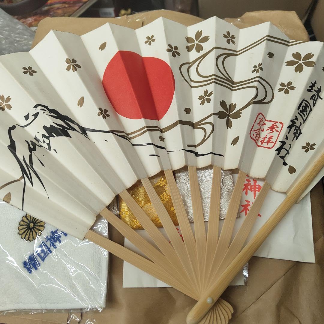 Amazon.co.jp: 靖国神社 扇子とお守り ミニタオル : ホーム＆キッチン