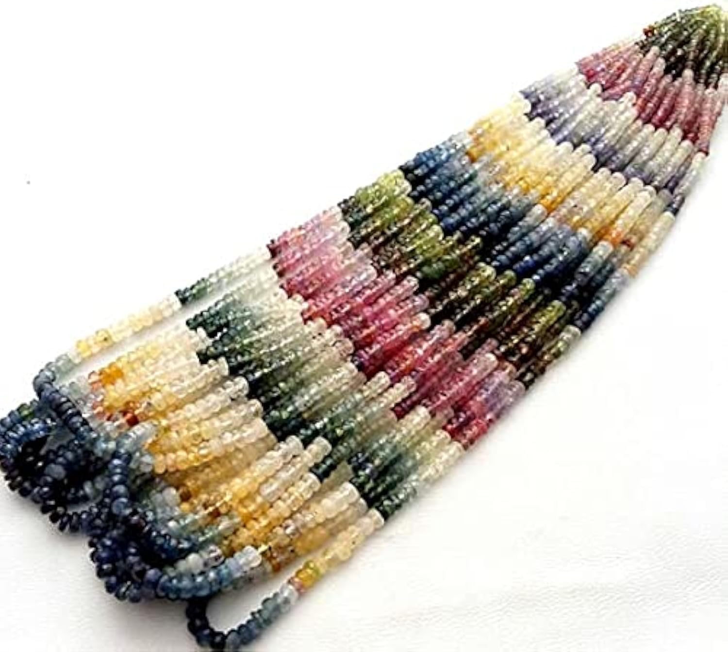Perles saphir multicolores facettées pour créer un collier d'été bohème chic et élégant