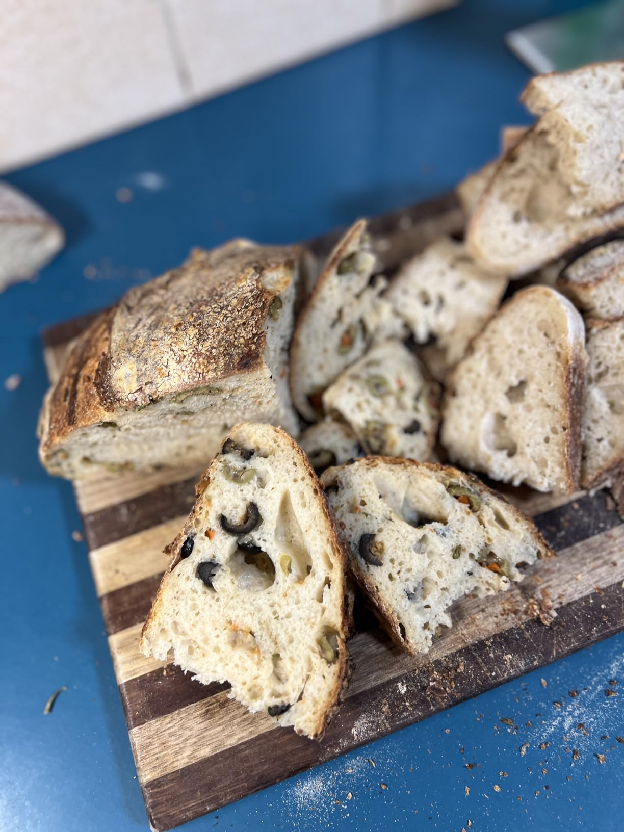 Artisan Sourdough Made Simple A Beginner's Guide & Beyond to Delicious Handcrafted Bread with